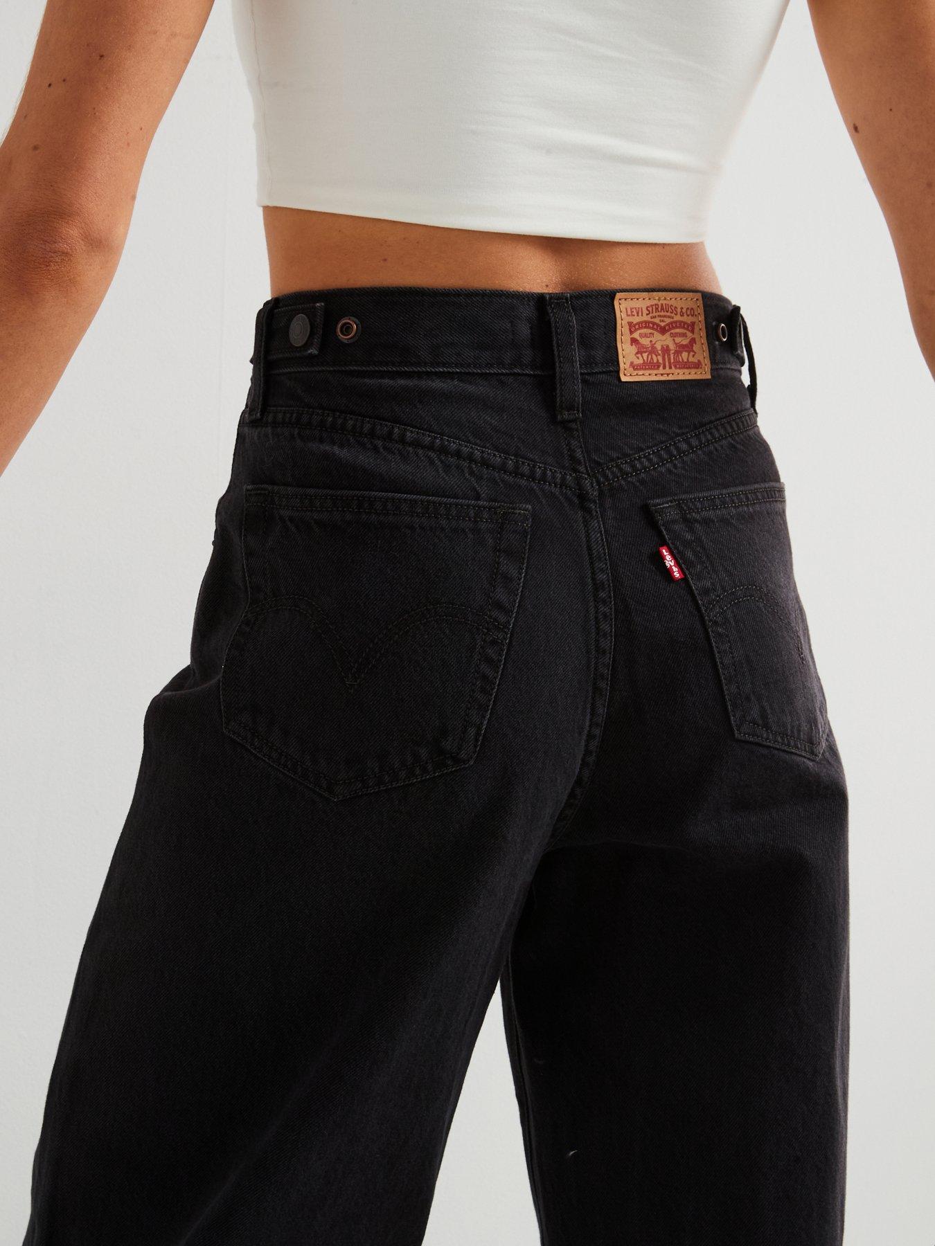 Image 4 of 6 of Levi's Cinch Baggy Jeans - Capturing Moments&nbsp;- Black