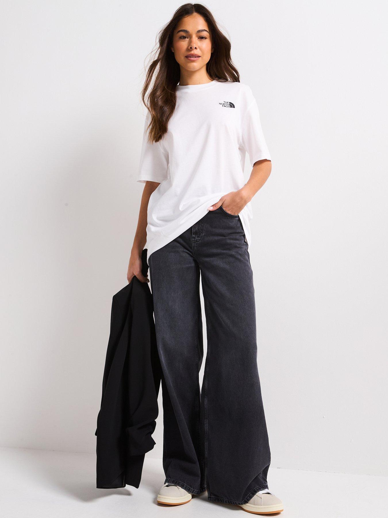 Image 3 of 6 of THE NORTH FACE Women's Short Sleeve Essential Oversized T-Shirt - White