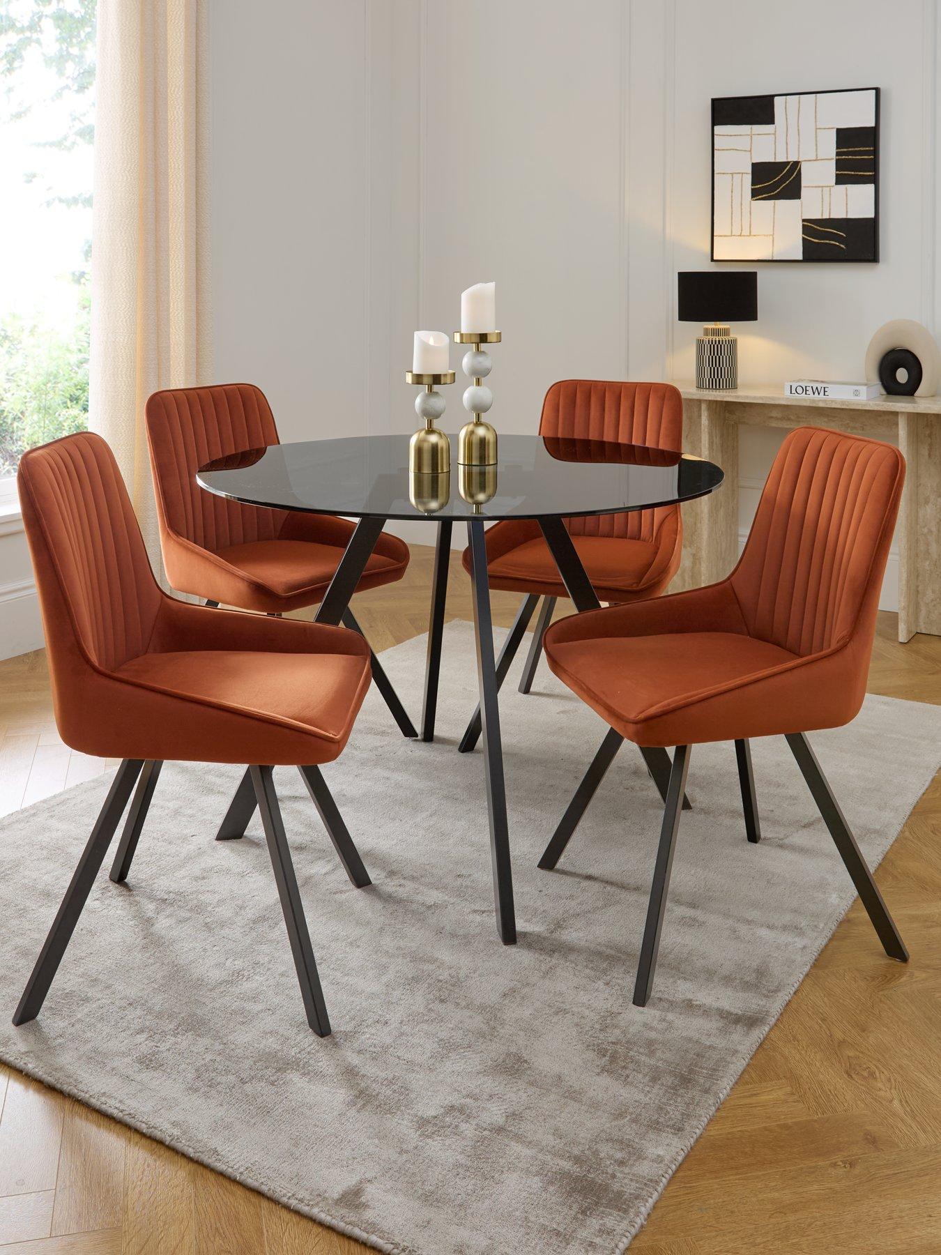 The Very Collection Marlow 110 cm Black Round Dining Table + 4 Marlow Rust Chairs