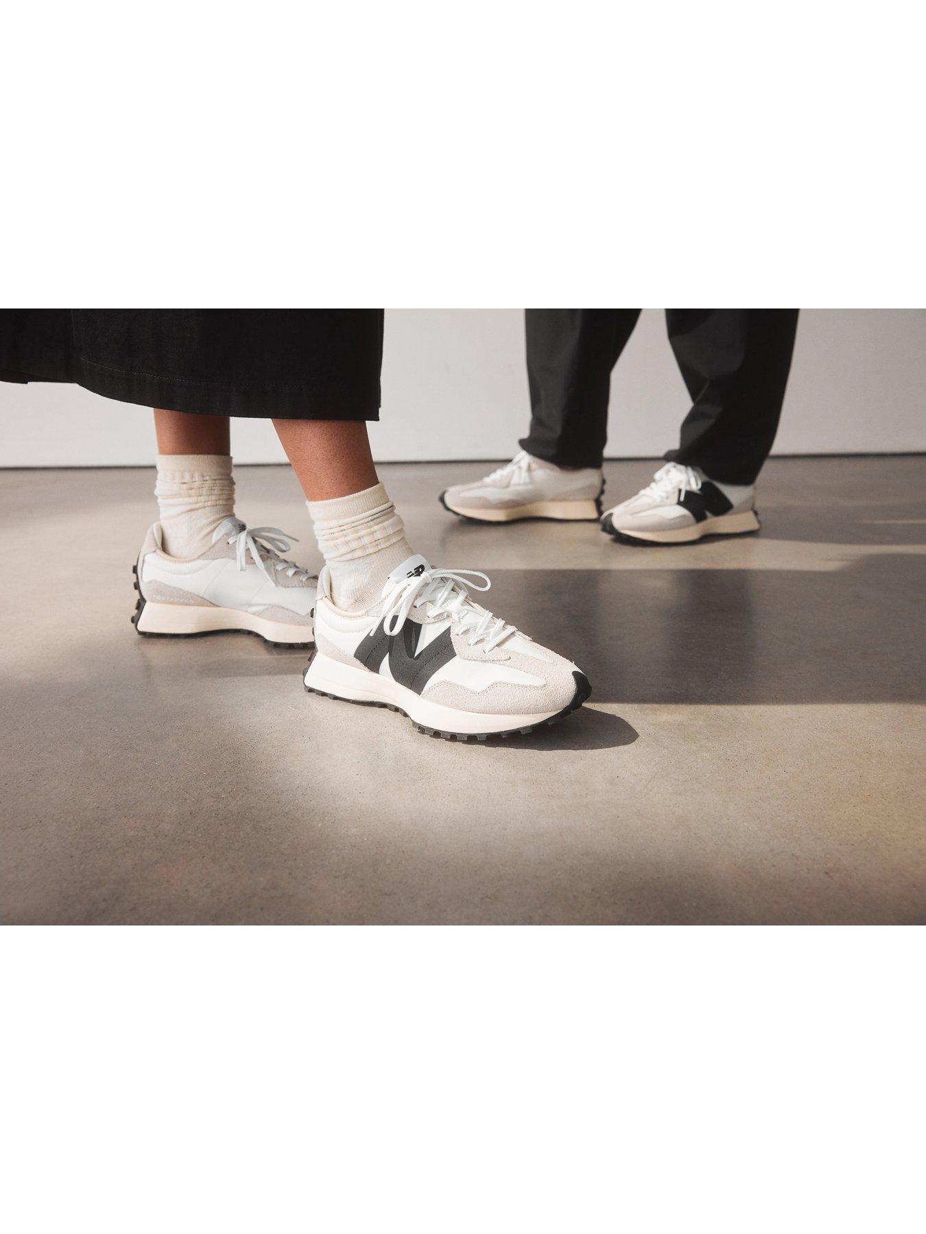 Image 6 of 7 of New Balance Women's 327 Trainers - White