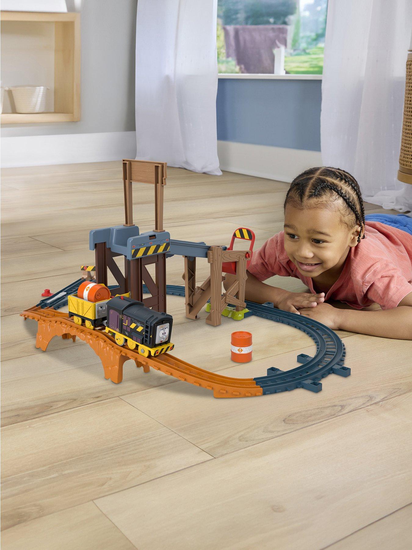 Thomas & Friends Diesel's Lift  &  Load Construction Set, Motorized Toy Train with Track  &  Cargo