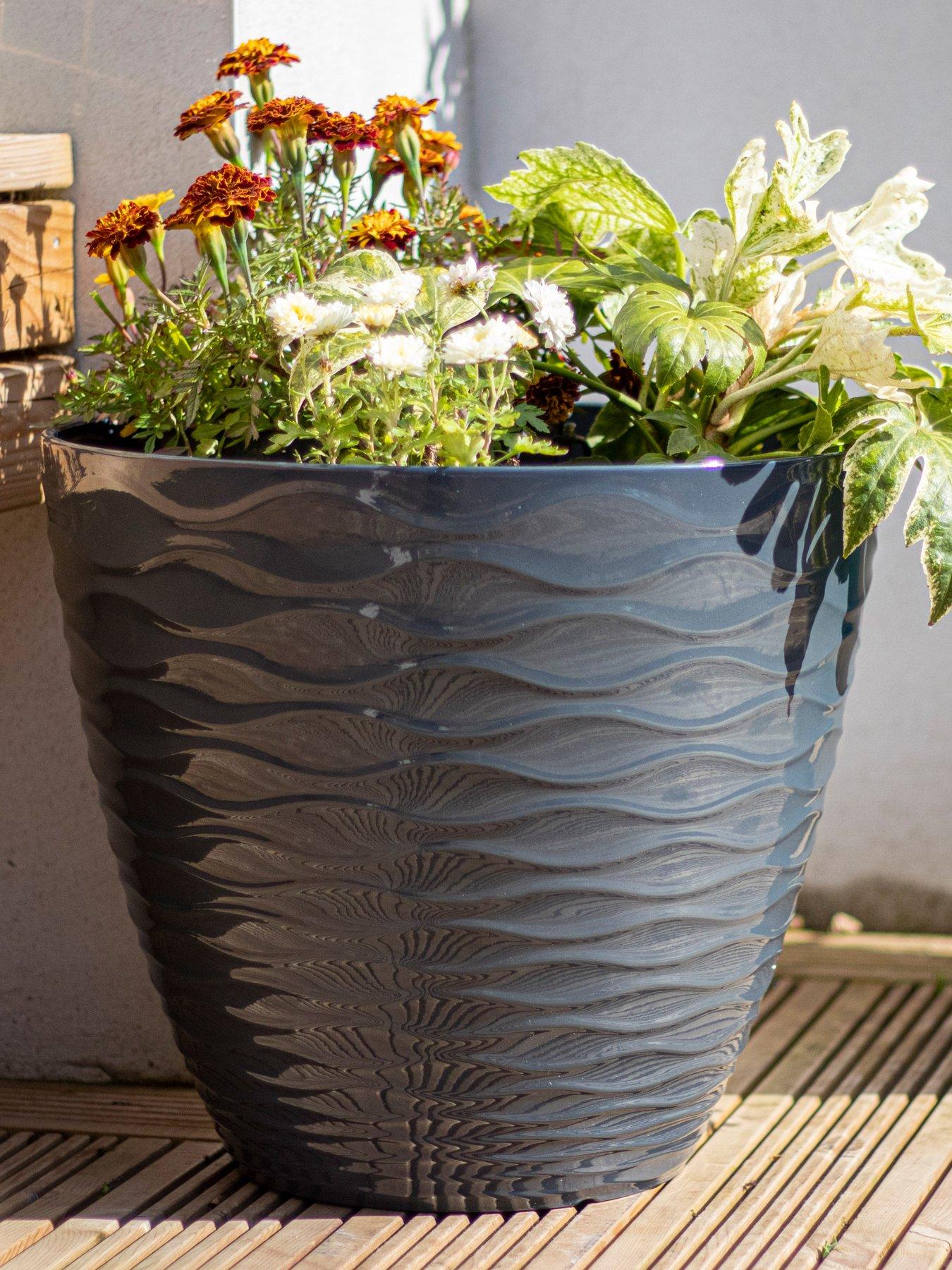 la-hacienda-windermere-plant-pot--nbspcharcoal-38cm