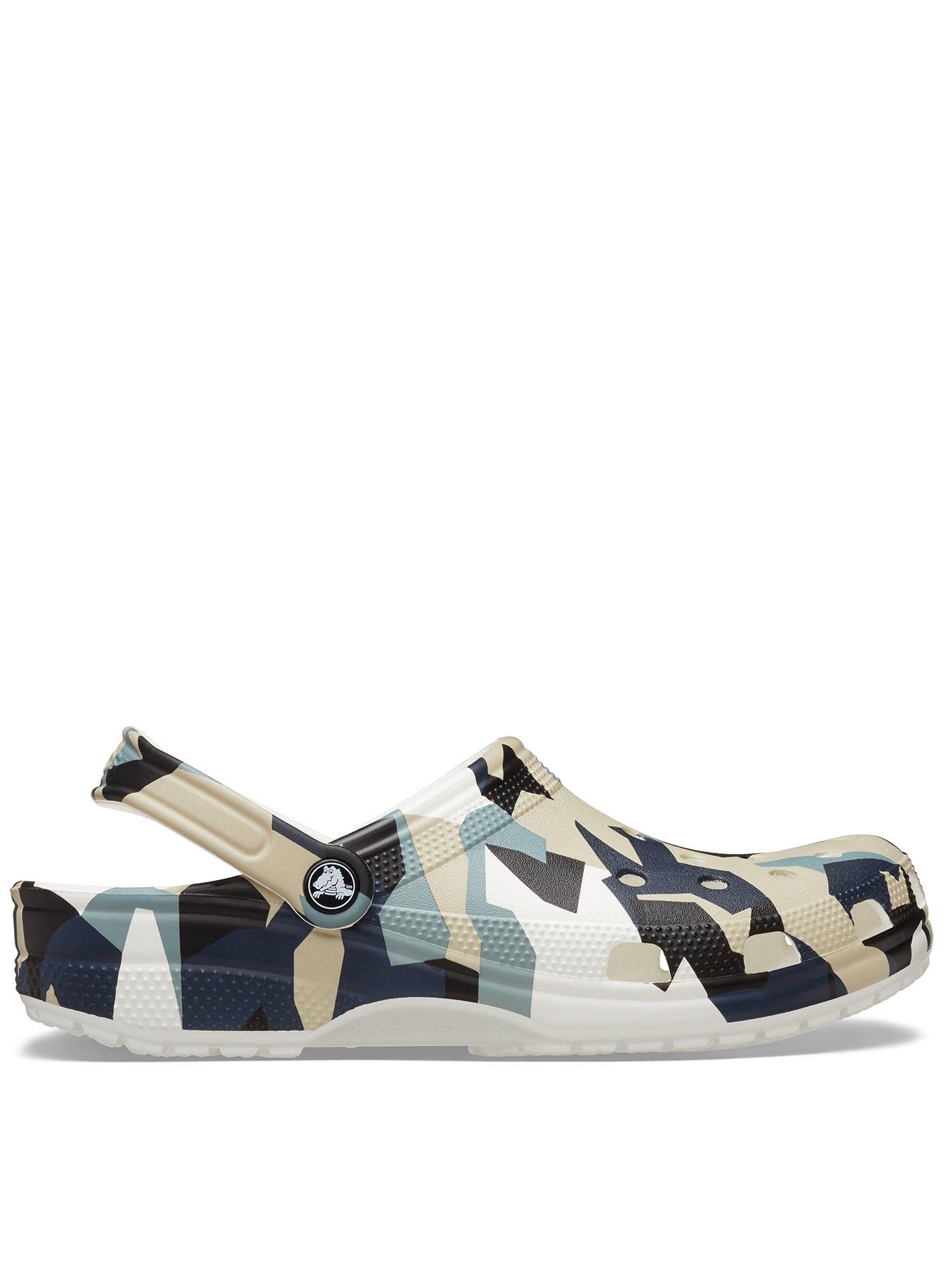crocs-mens-geo-print-classic-multi