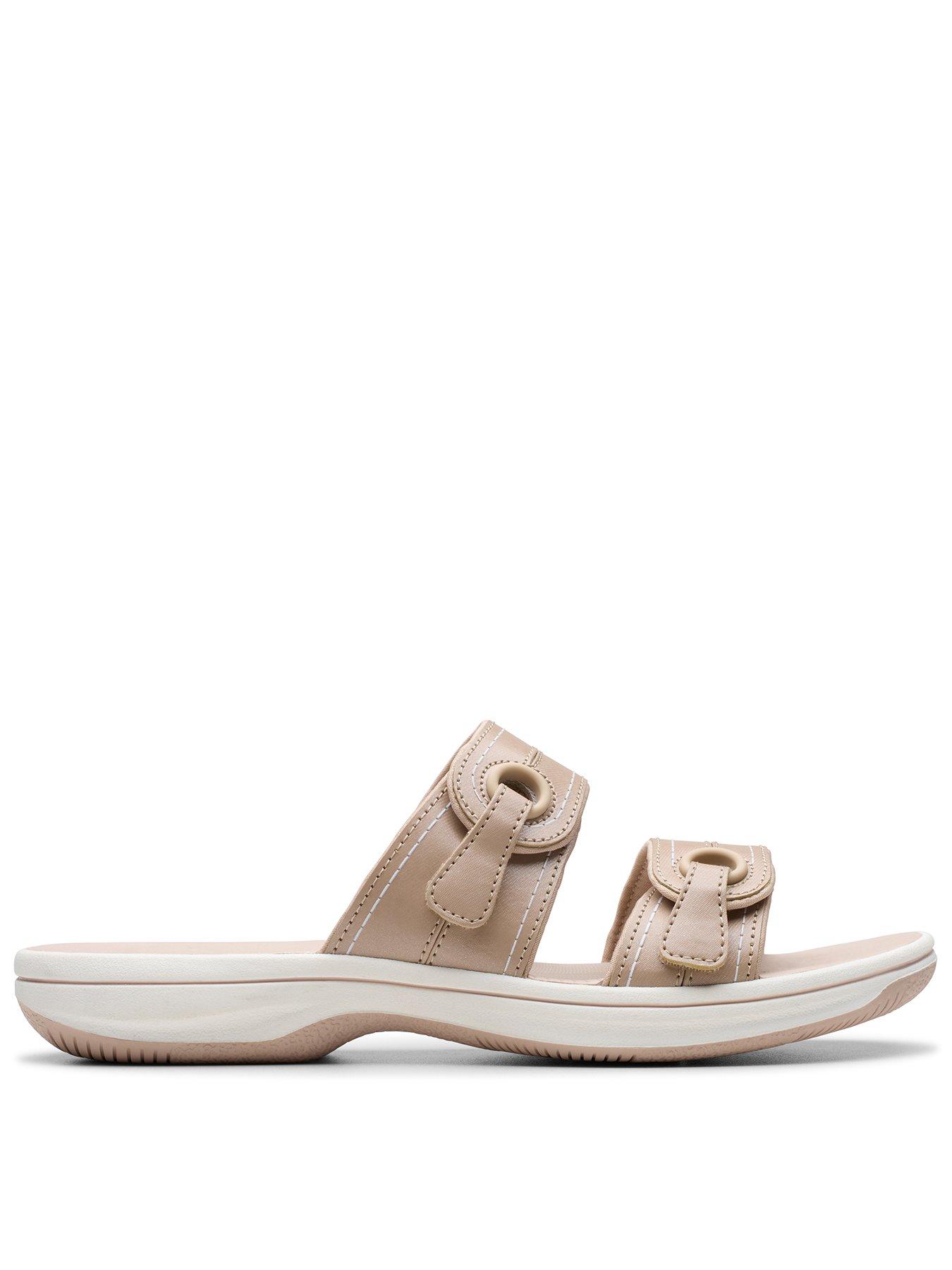 clarks-brinkley-maye-cushion-soft-sandal-sand