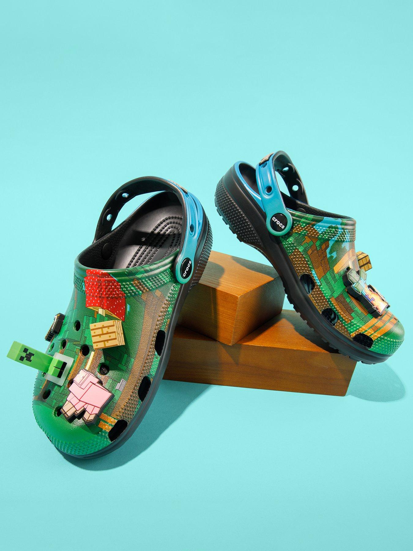 front image of crocs-minecraft-classic-kids-clog-multi