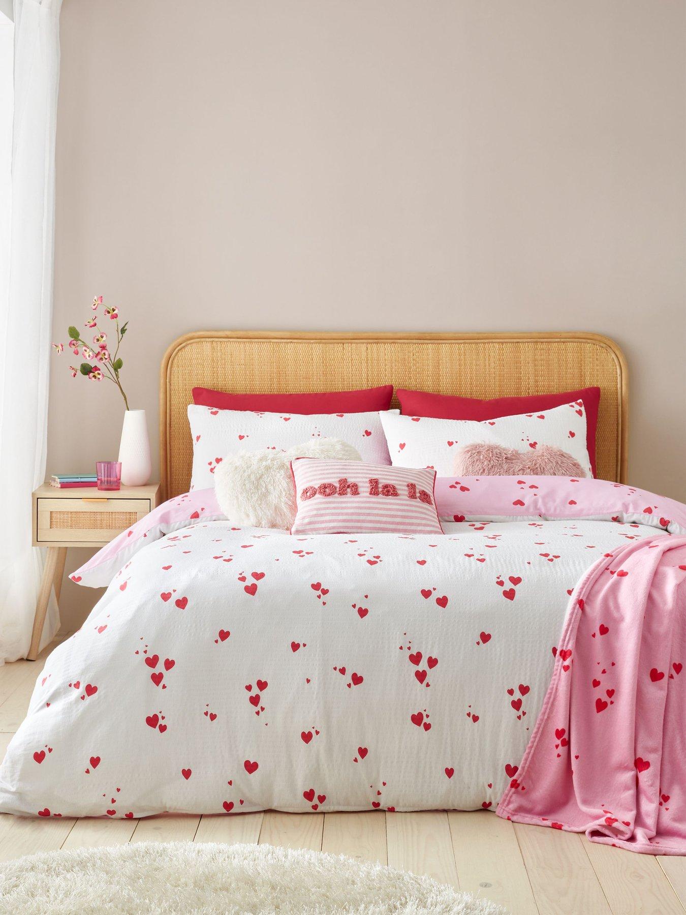 Image 1 of 6 of Catherine Lansfield Seersucker Heart Duvet Cover Set