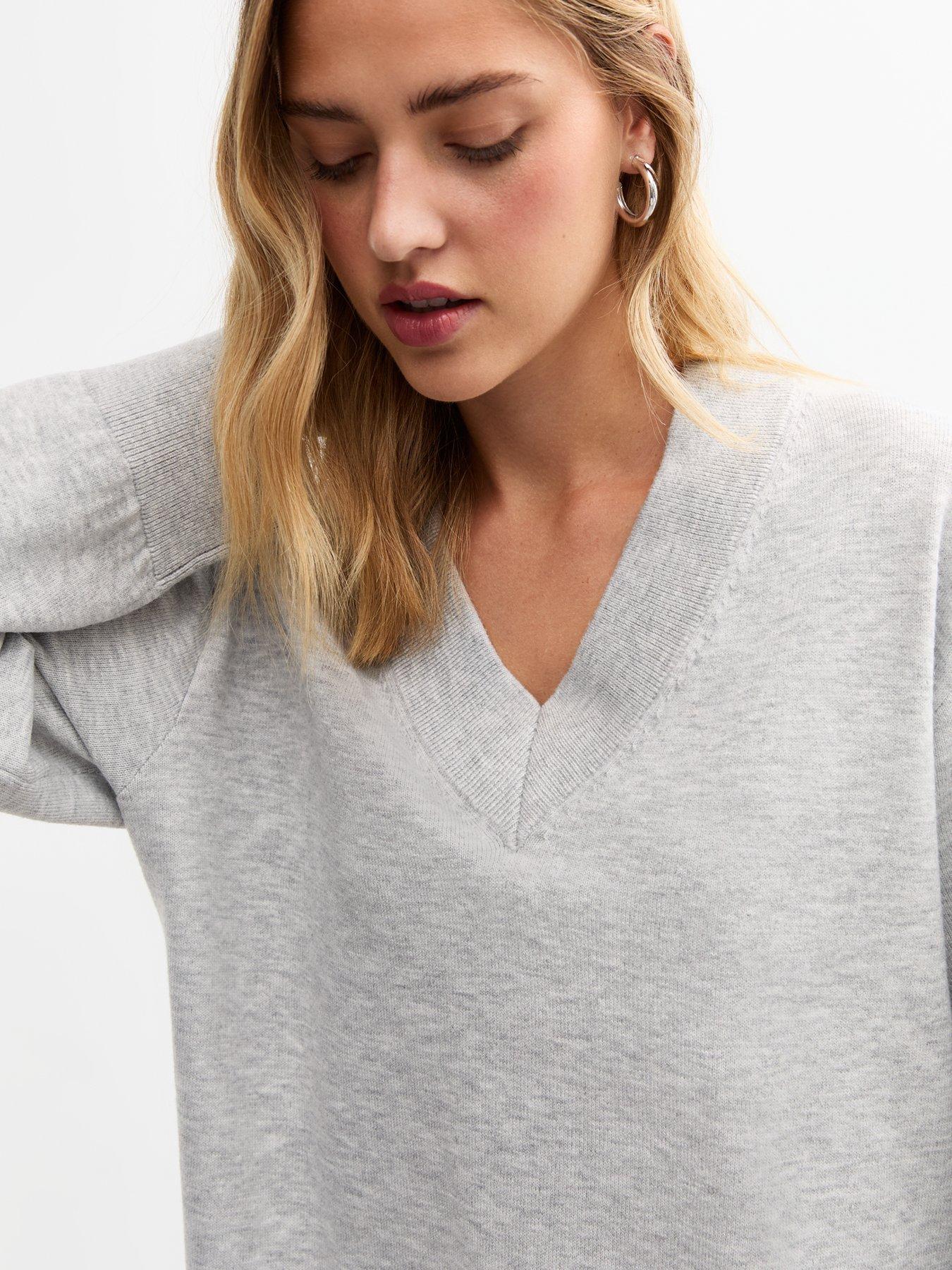 Image 4 of 4 of New Look V-Neck Slit Hem Jumper - Grey