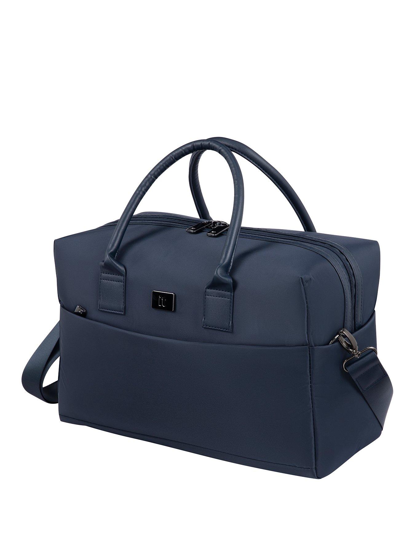  image of it-luggage-outpaced-blueberry-holdall