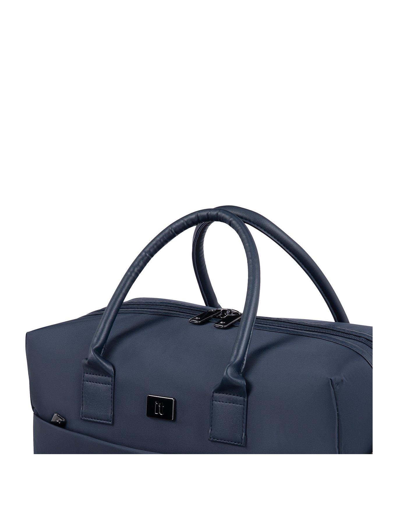 image of it-luggage-outpaced-blueberry-holdall