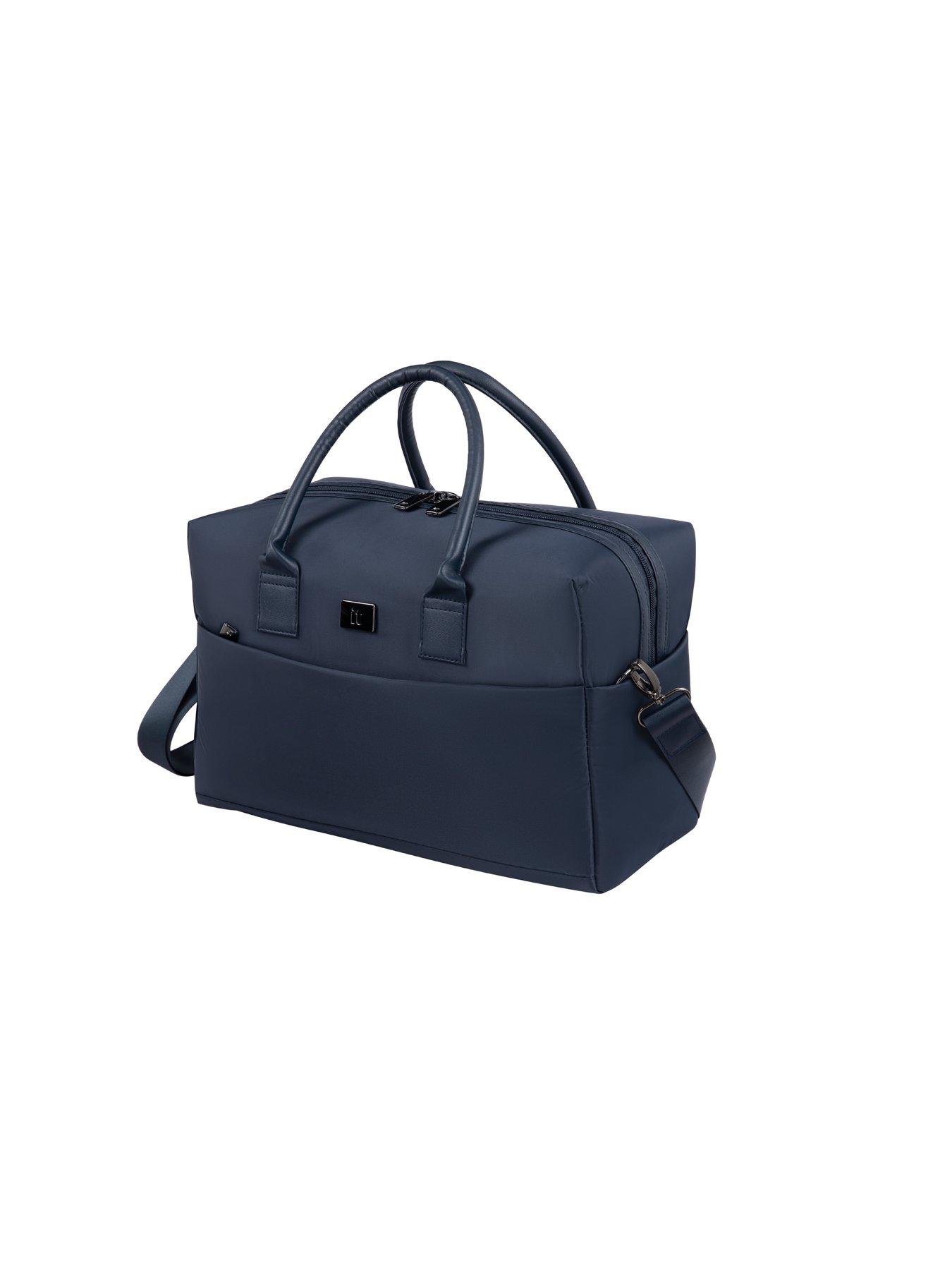  image of it-luggage-outpaced-blueberry-holdall