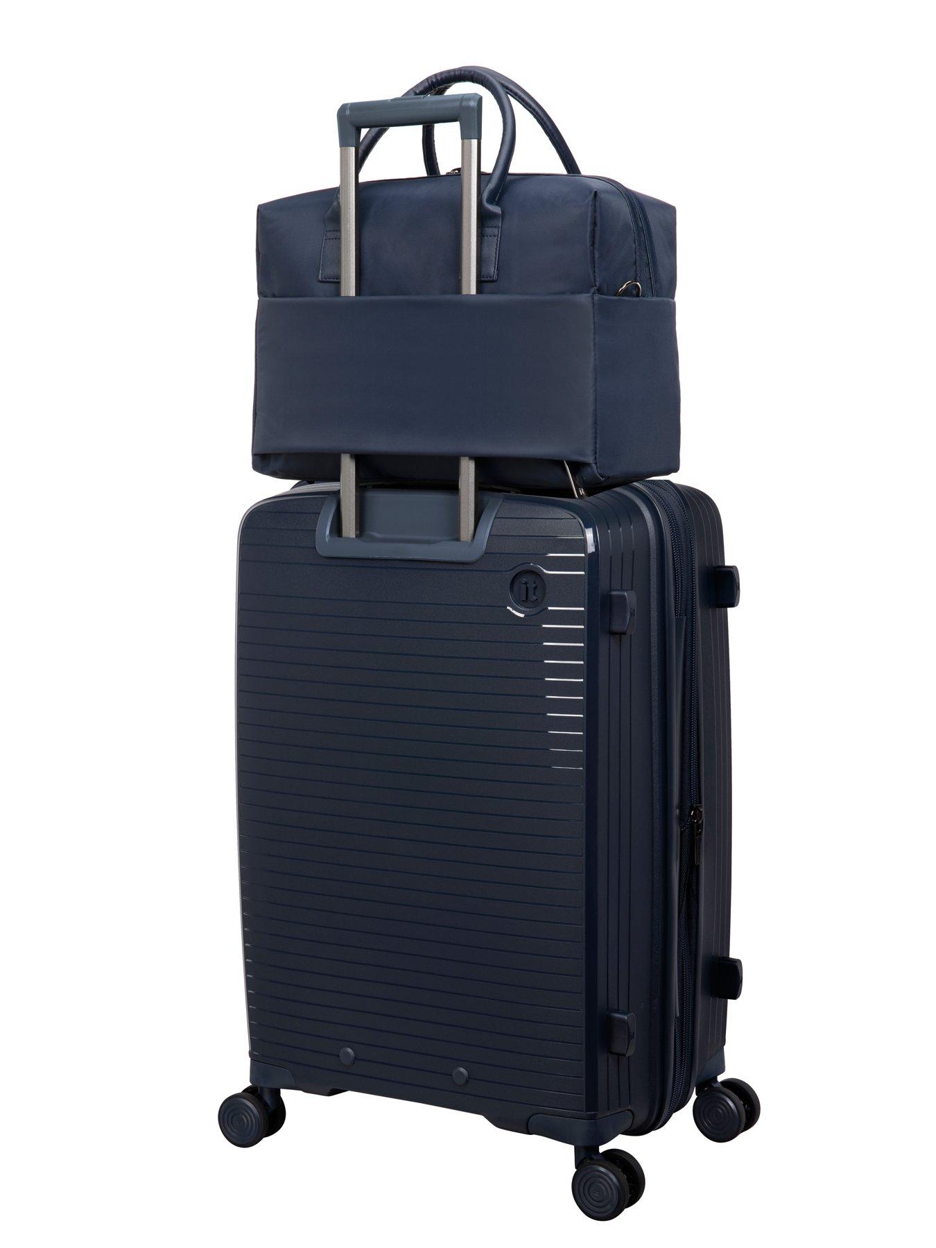  image of it-luggage-outpaced-blueberry-holdall