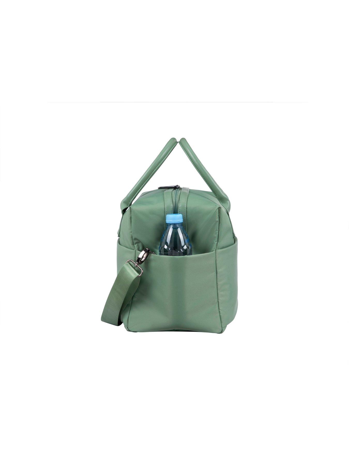  image of it-luggage-outpaced-frozen-matcha-holdall