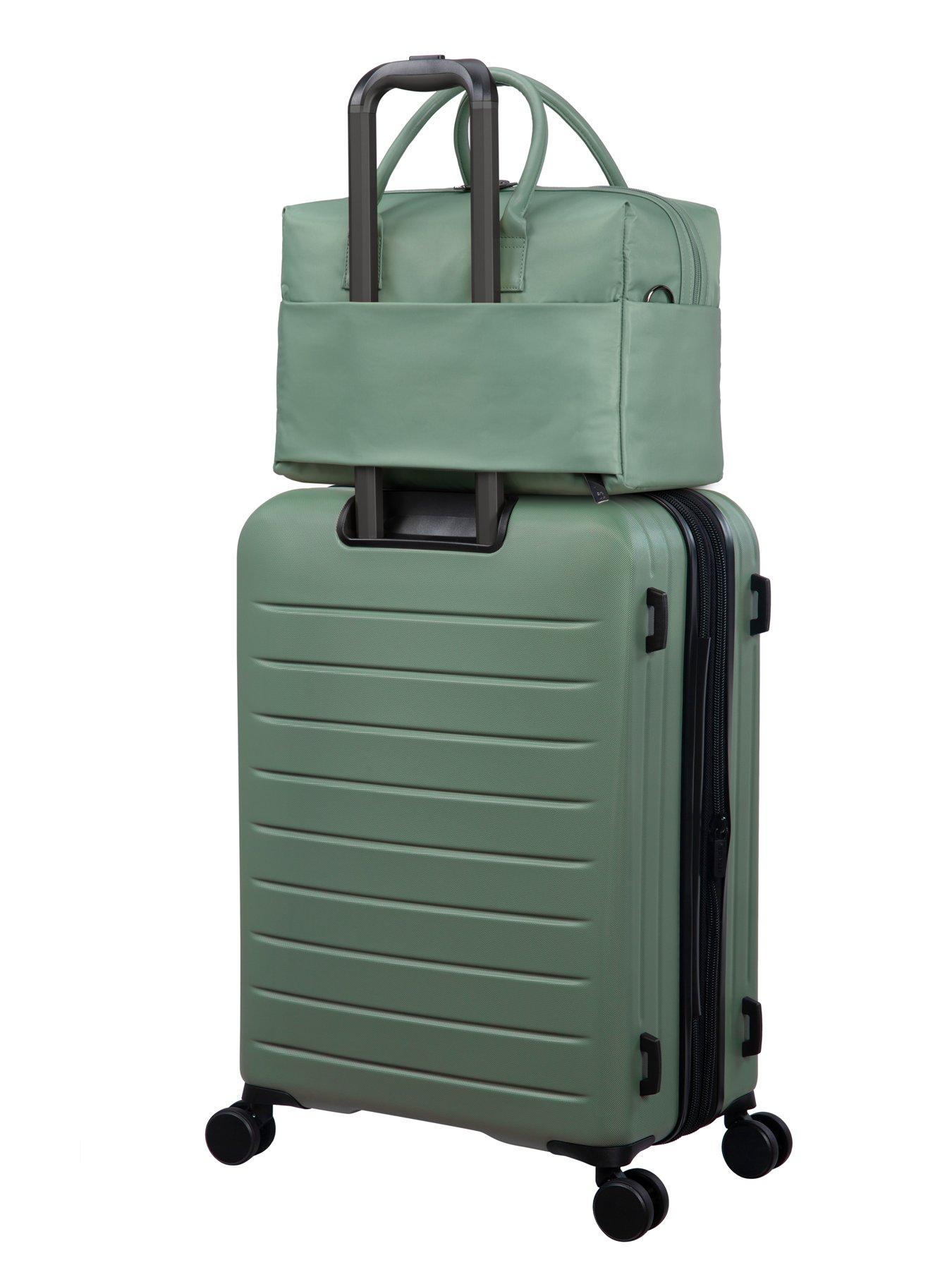  image of it-luggage-outpaced-frozen-matcha-holdall