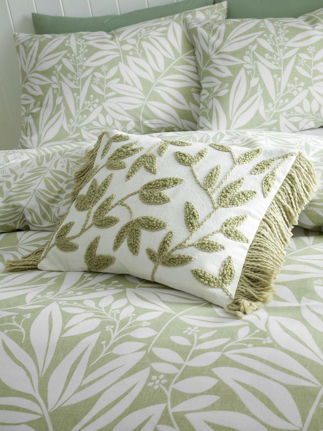 catherine-lansfield-tufted-sorrel-leaf-100-cotton-filled-cushion--30x40cm