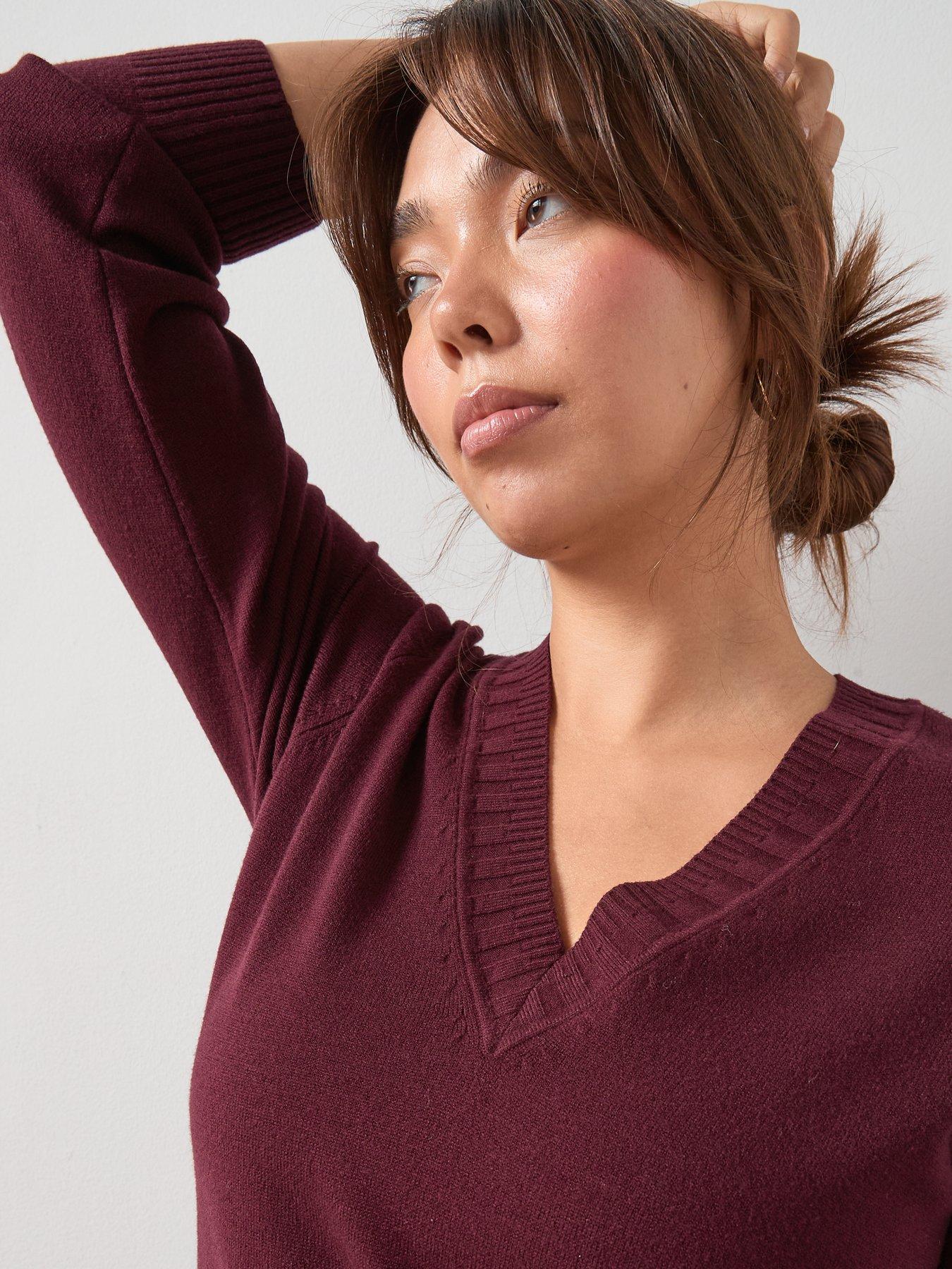 Image 4 of 6 of V by Very Curve Classic Comfort V Neck Split Hem Longline Jumper - Red