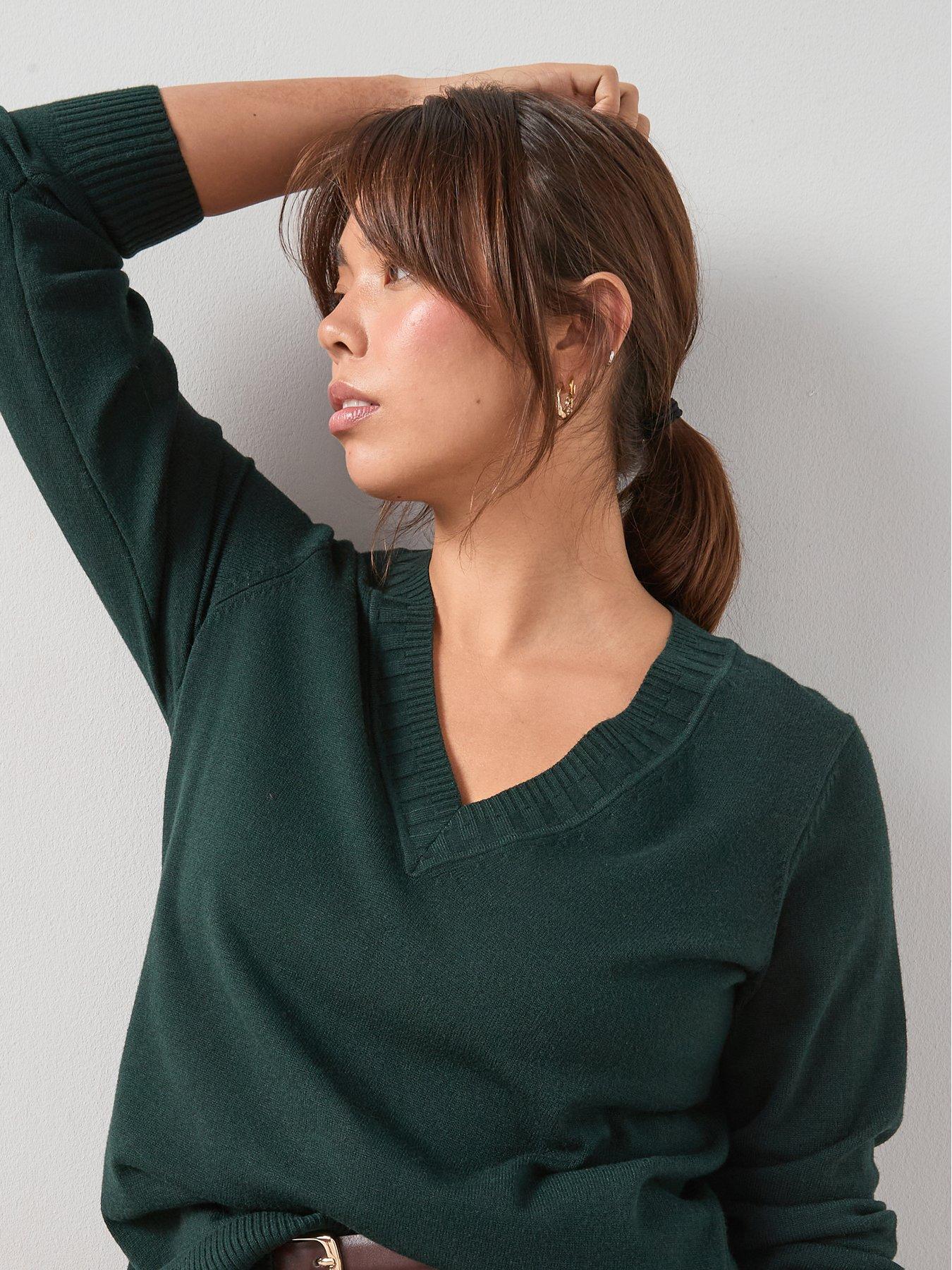 Image 5 of 6 of V by Very Curve Classic Comfort V Neck Split Hem Longline Jumper - Green