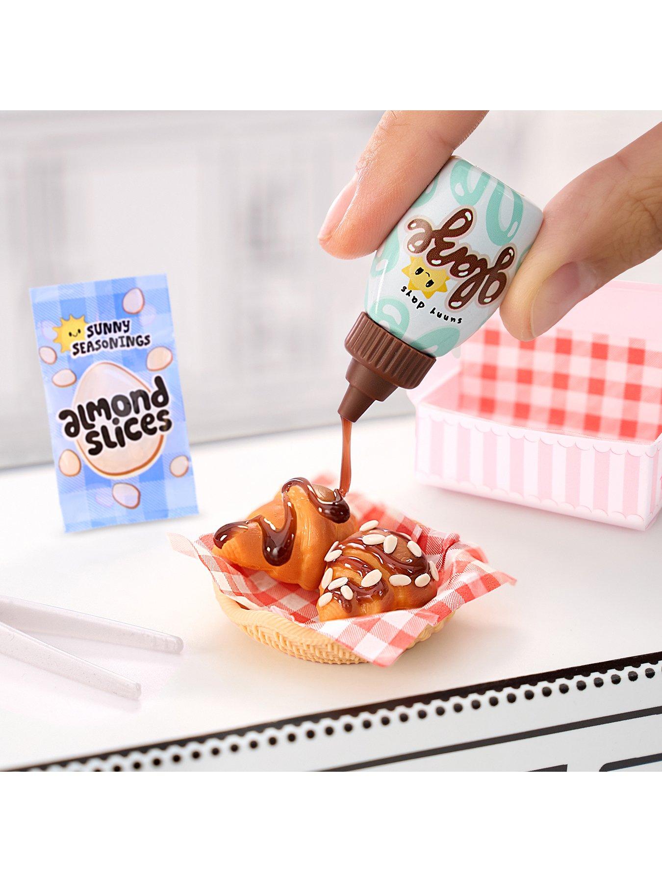  image of mini-verse-mgas-miniverse-make-it-mini-cafeacute-series-4