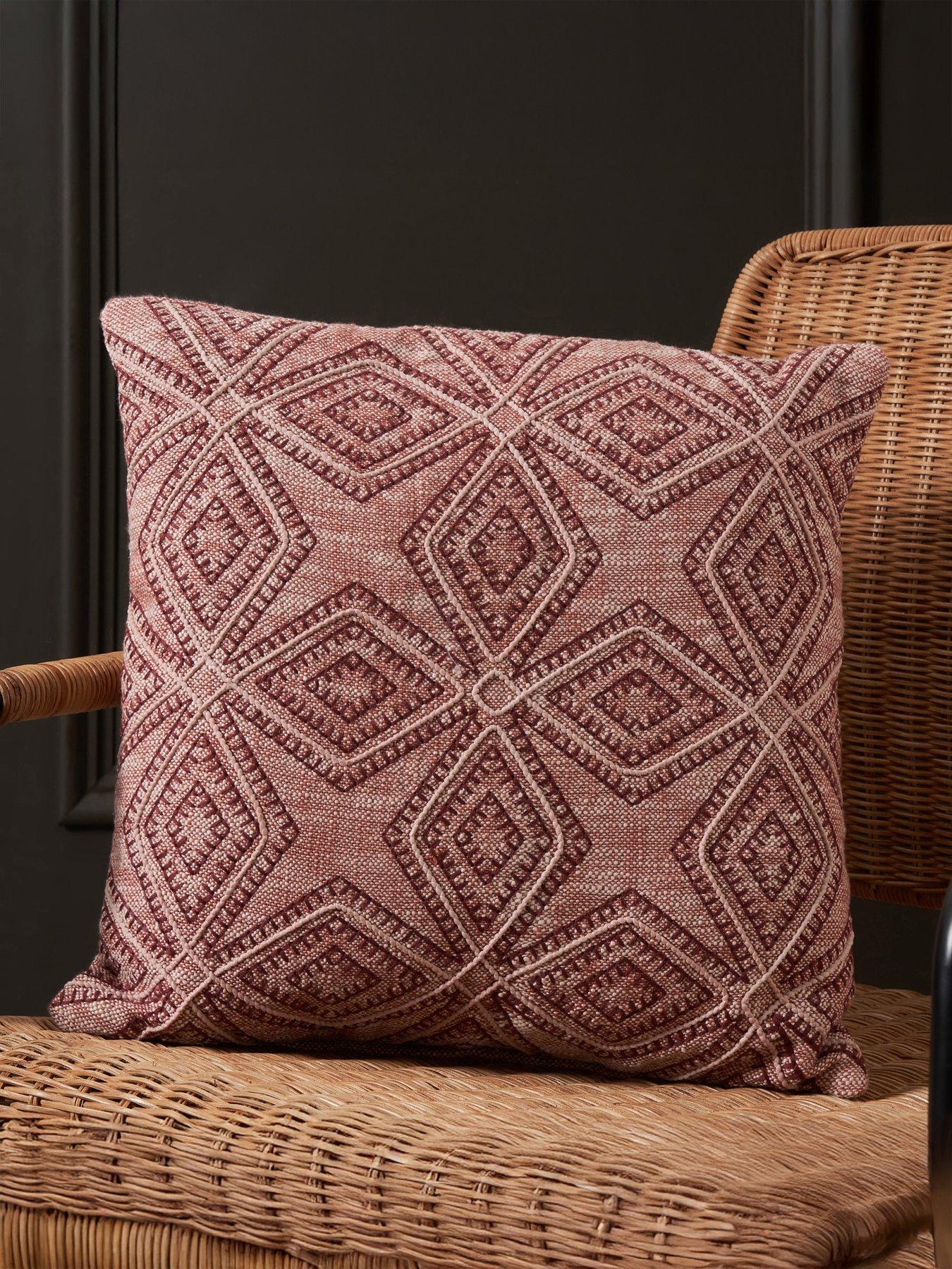 very-home-cagravediz-cushion