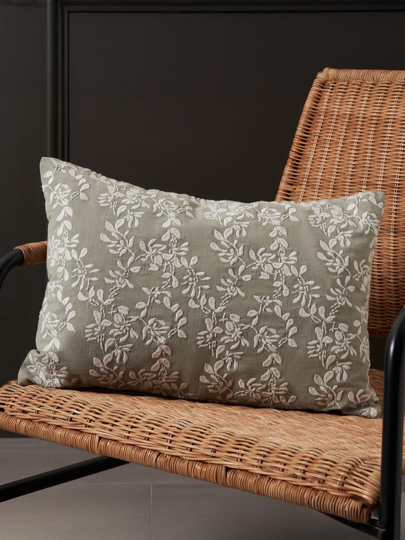 very-home-rustic-harmony-floral-cushion