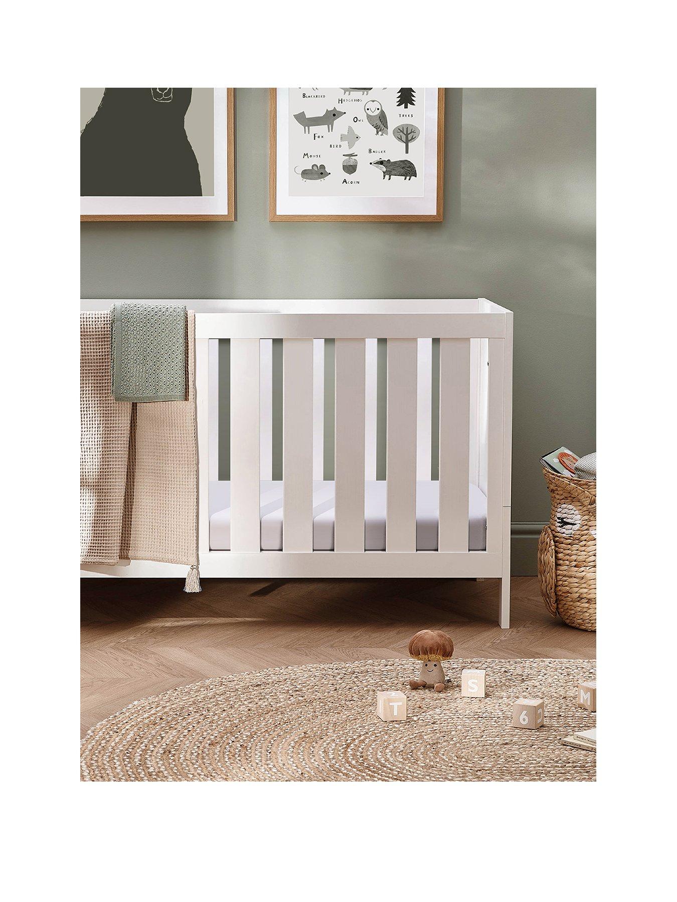 Image 3 of 8 of Silver Cross Bromley&nbsp;4 piece set with Truefit Cot Bed Mattress - White
