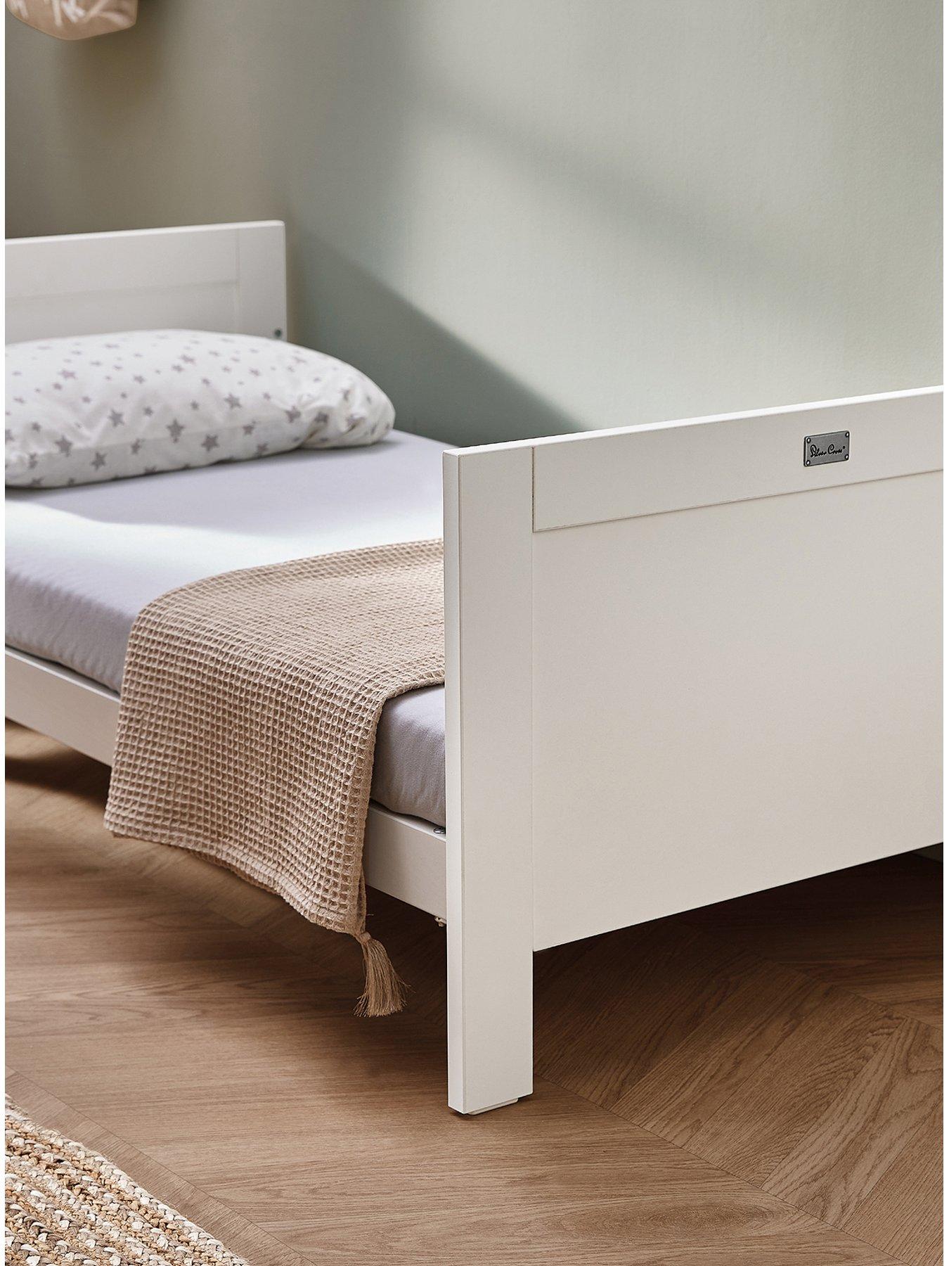 Image 4 of 8 of Silver Cross Bromley&nbsp;4 piece set with Truefit Cot Bed Mattress - White