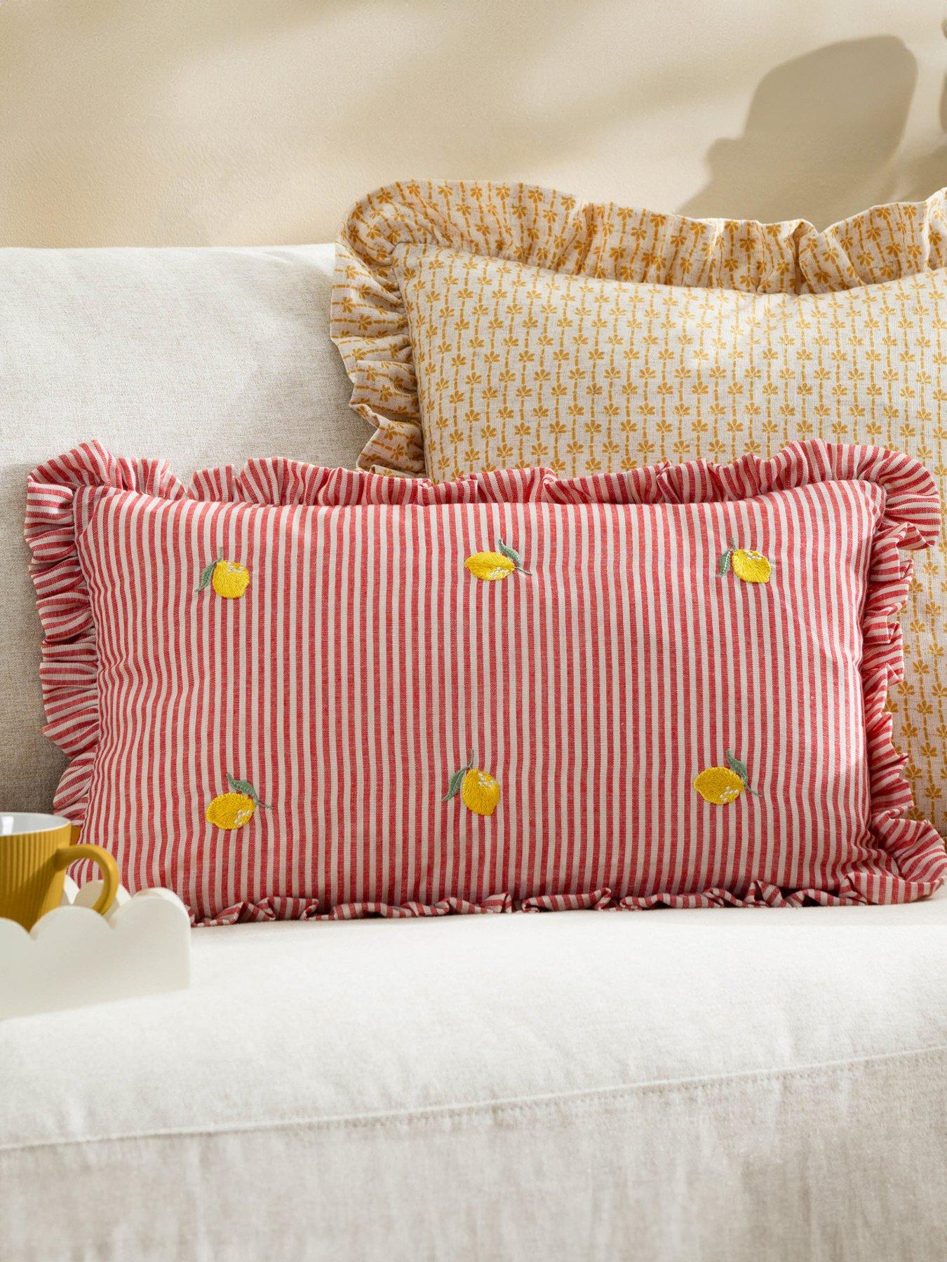 furn-les-fruites-lemons-cushion--30x50cm