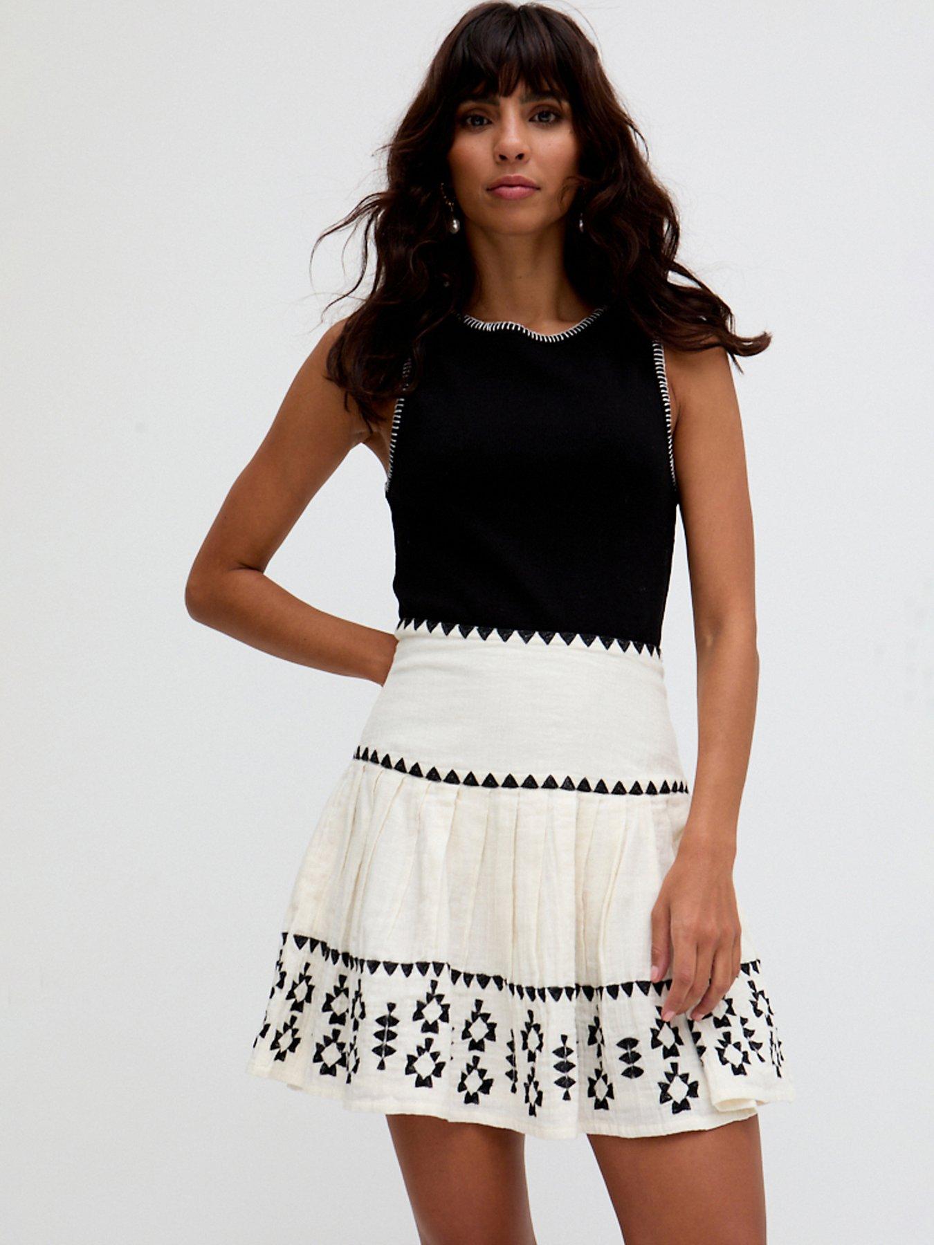 raffya-estella-tiered-embroidered-mini-skirt-white