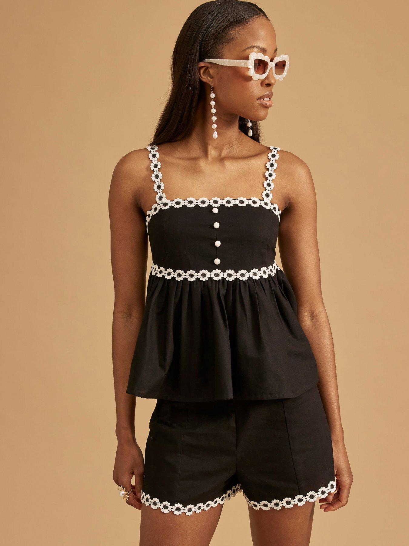 undefined Daisy Trim Shorts - Black
