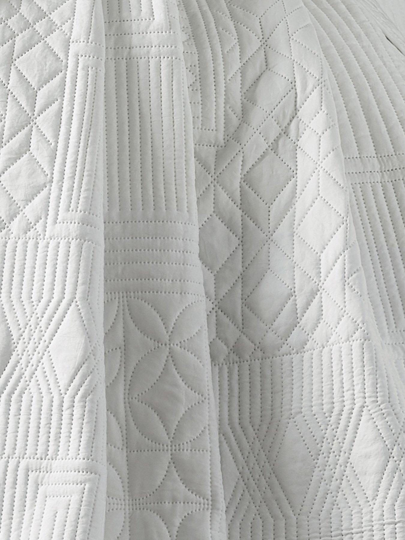 Catherine Lansfield Folkstone Geo Bedspread Throw