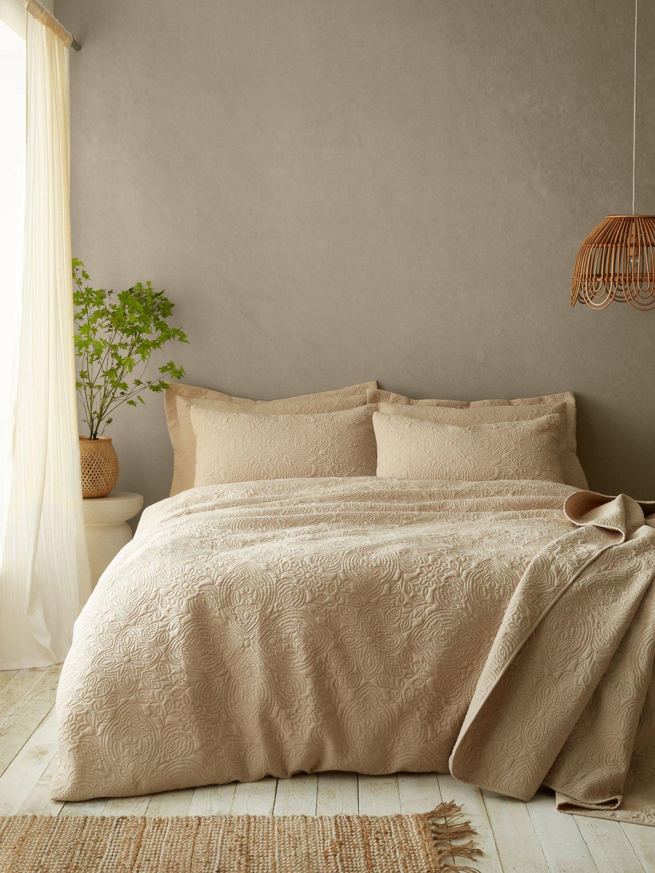  image of pineapple-elephant-casablanca-pinsonic-duvet-cover-set
