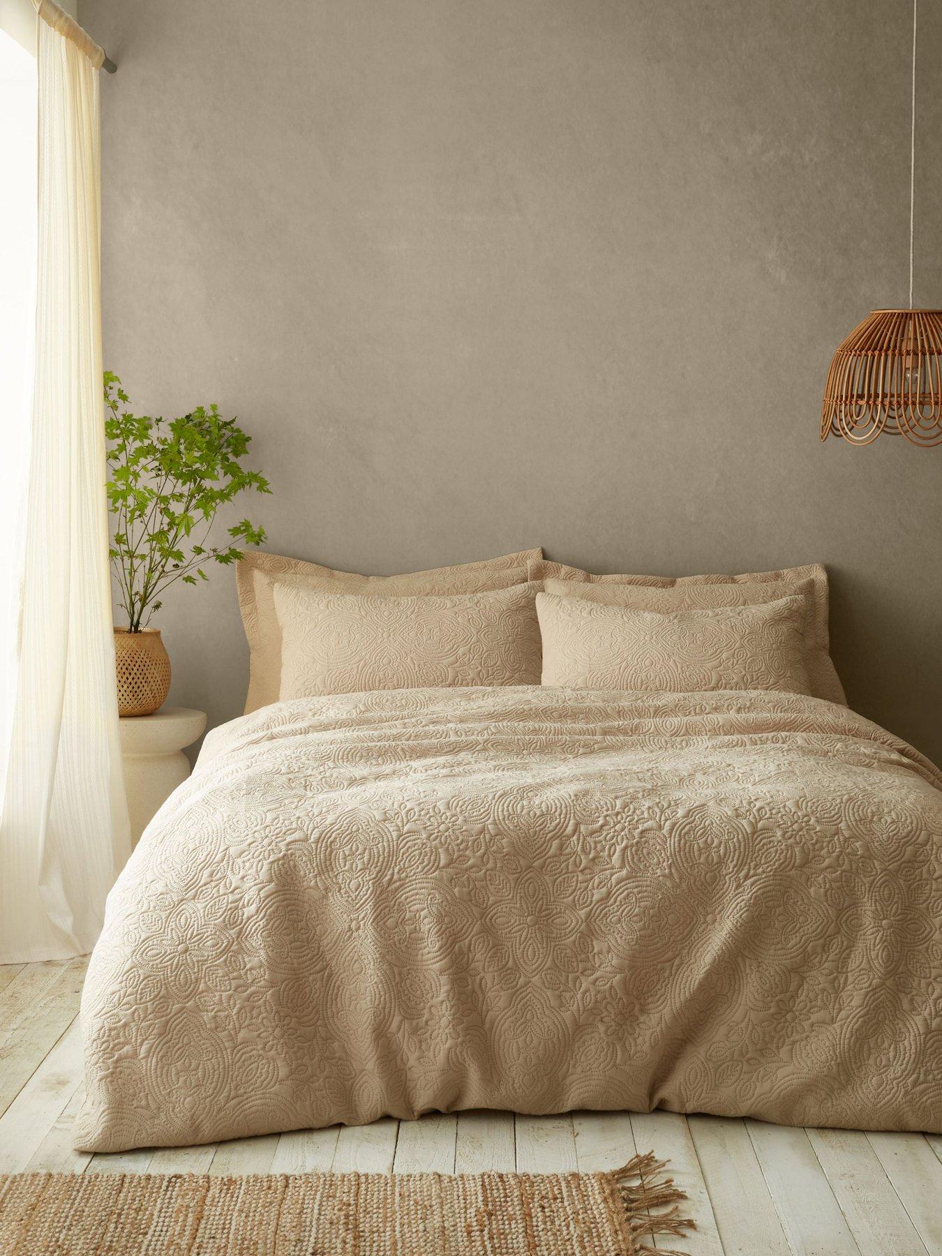  image of pineapple-elephant-casablanca-pinsonic-duvet-cover-set