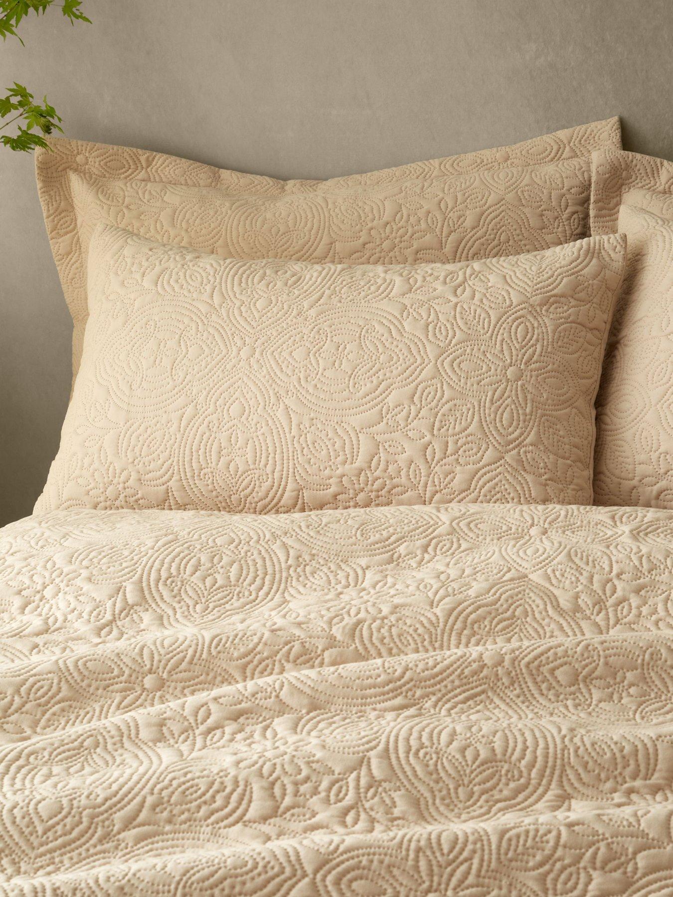  image of pineapple-elephant-casablanca-pinsonic-duvet-cover-set