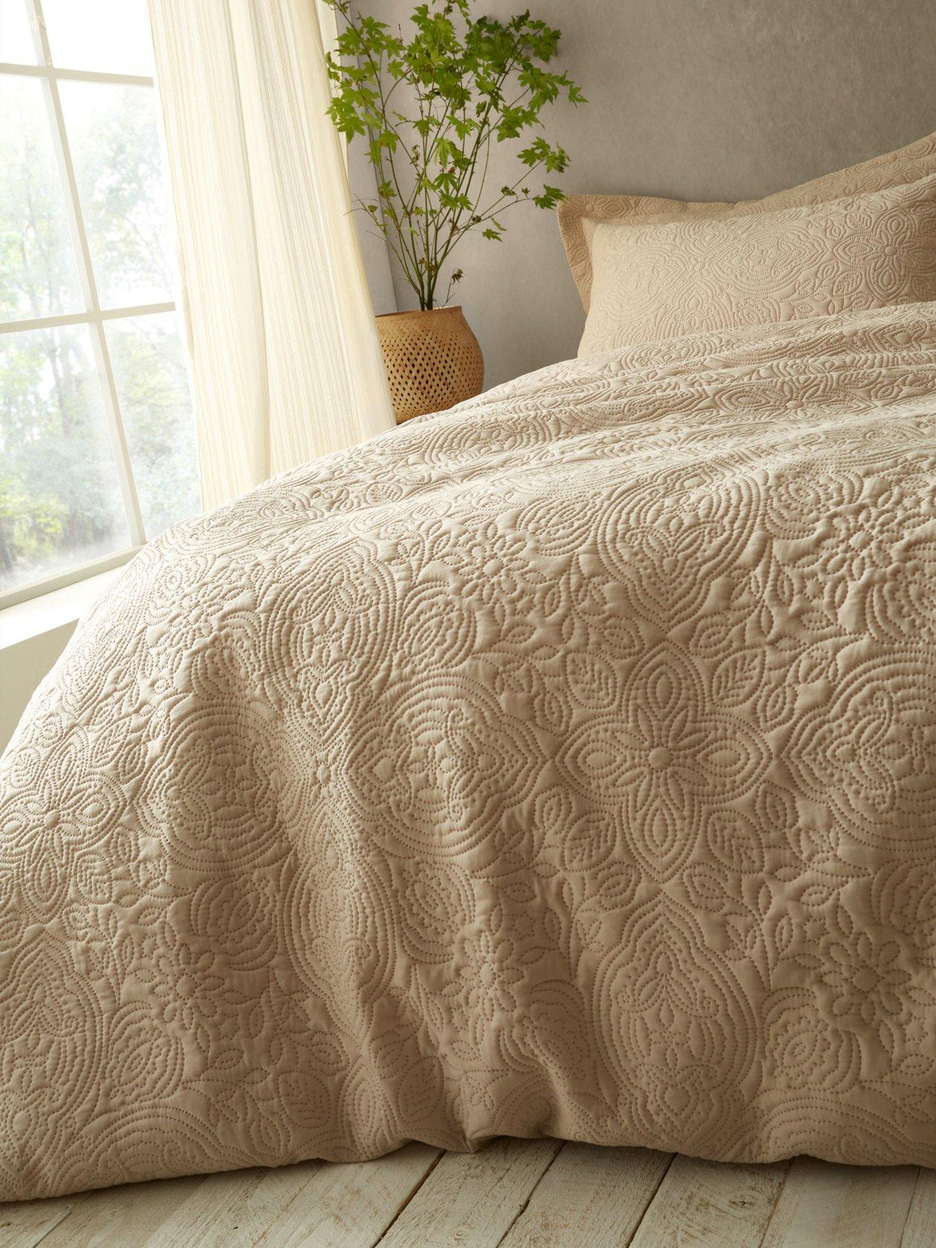  image of pineapple-elephant-casablanca-pinsonic-duvet-cover-set