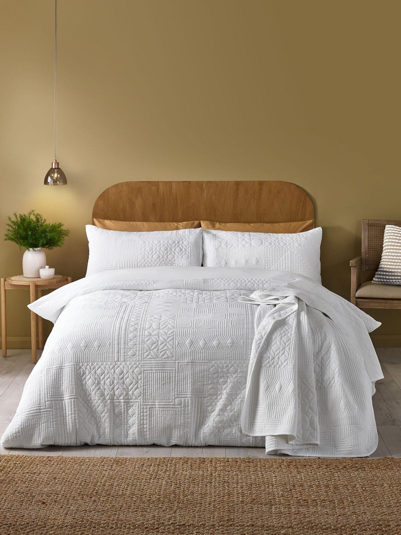 Image 1 of 5 of Catherine Lansfield Folkstone Geo Duvet Cover Set - White