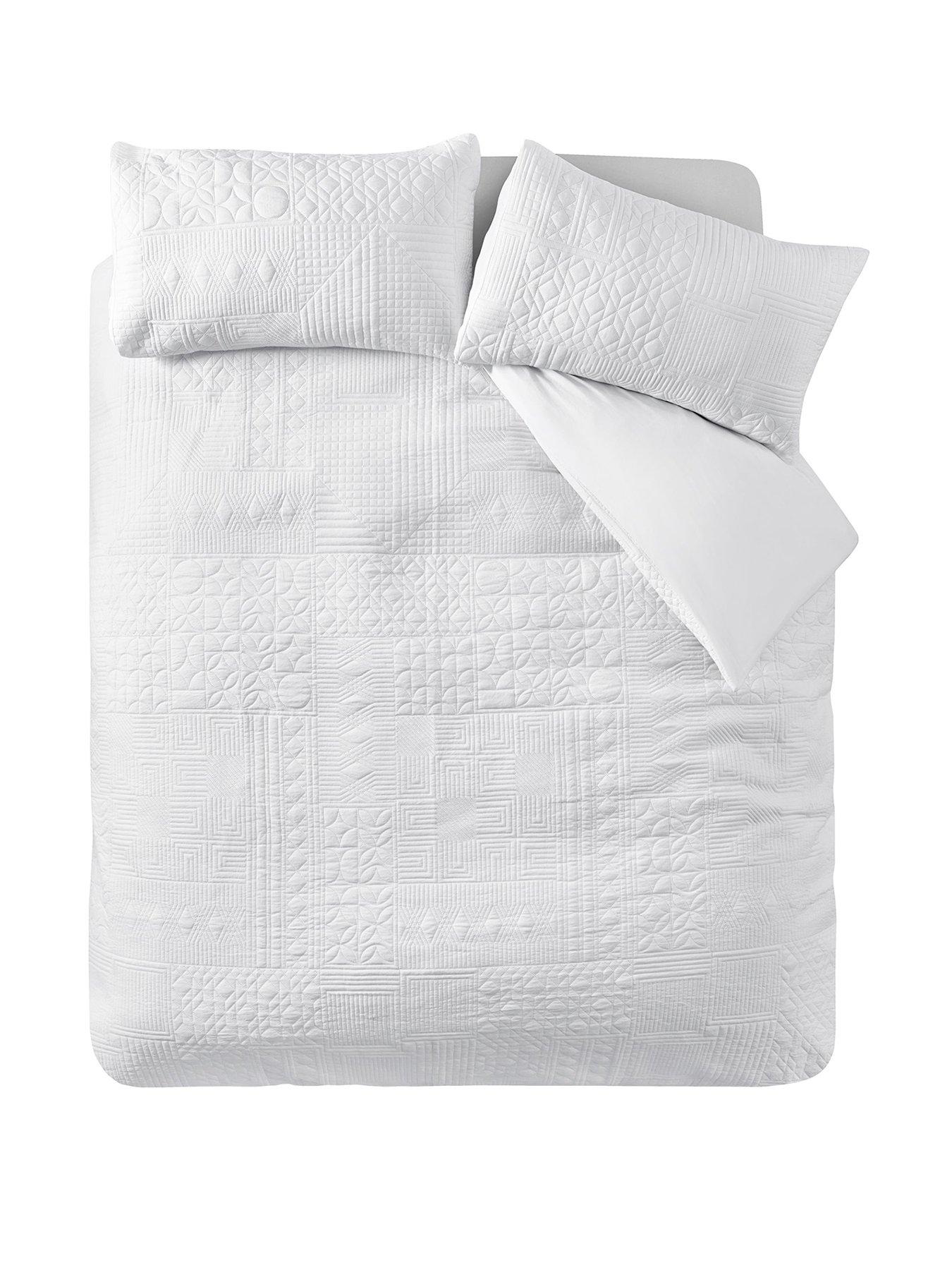 Image 2 of 5 of Catherine Lansfield Folkstone Geo Duvet Cover Set - White