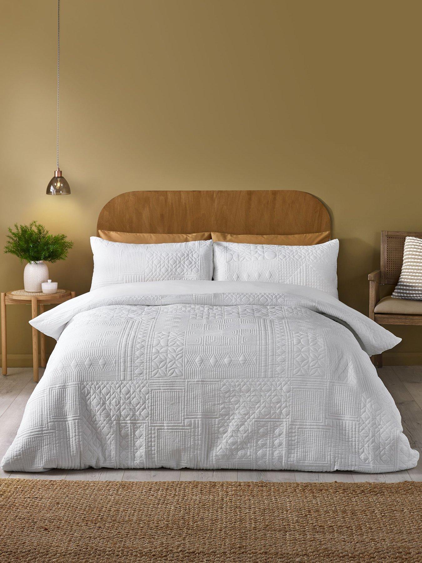 Image 3 of 5 of Catherine Lansfield Folkstone Geo Duvet Cover Set - White