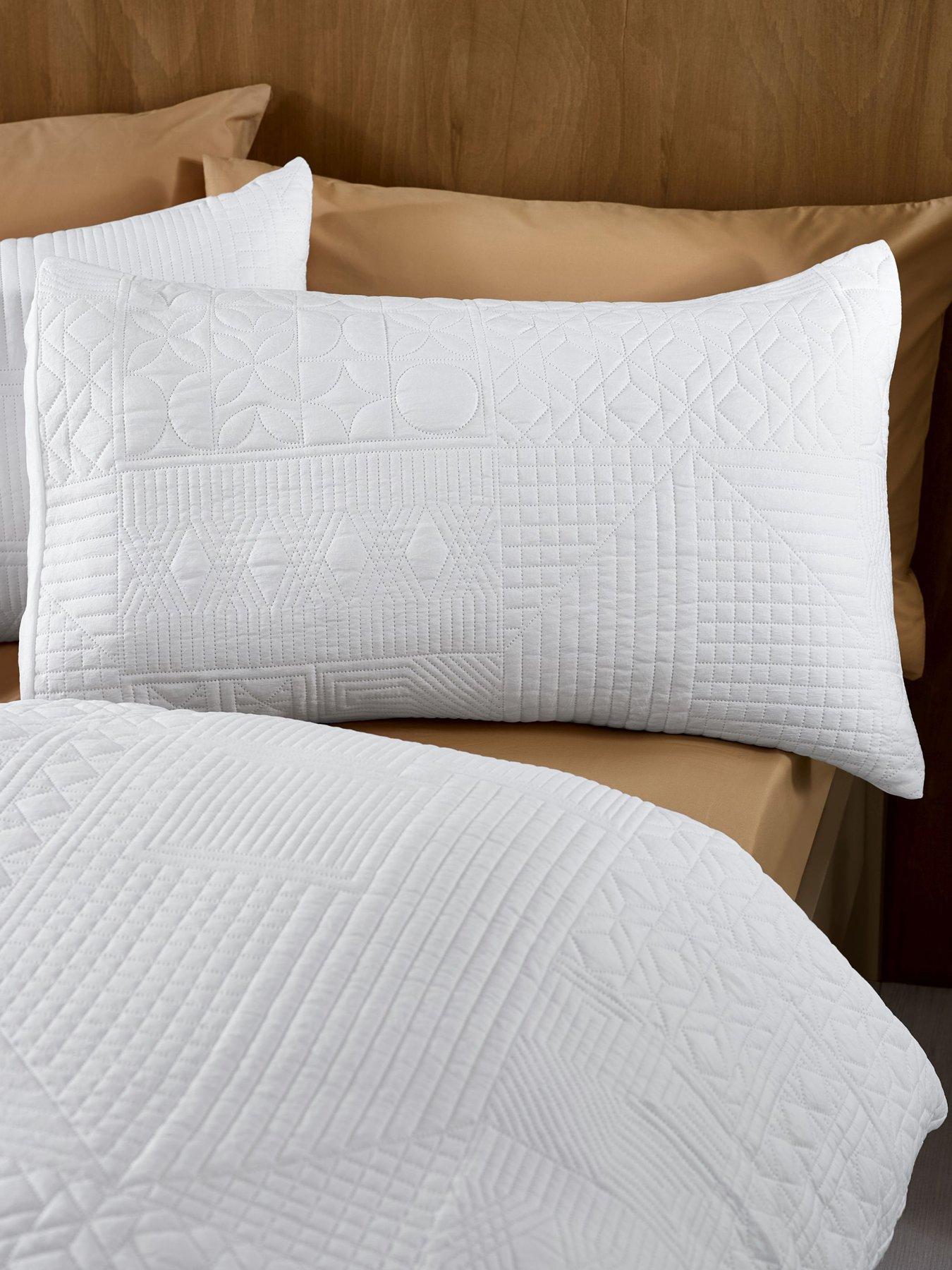 Image 4 of 5 of Catherine Lansfield Folkstone Geo Duvet Cover Set - White