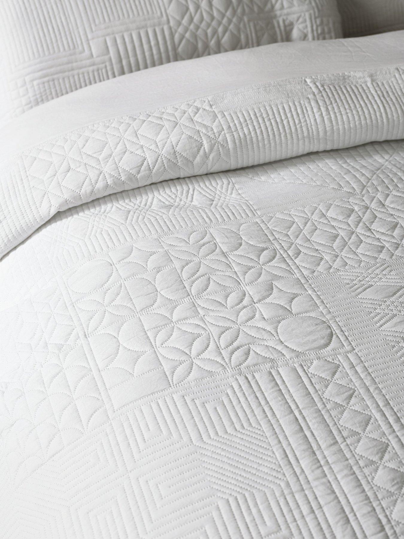 Image 5 of 5 of Catherine Lansfield Folkstone Geo Duvet Cover Set - White