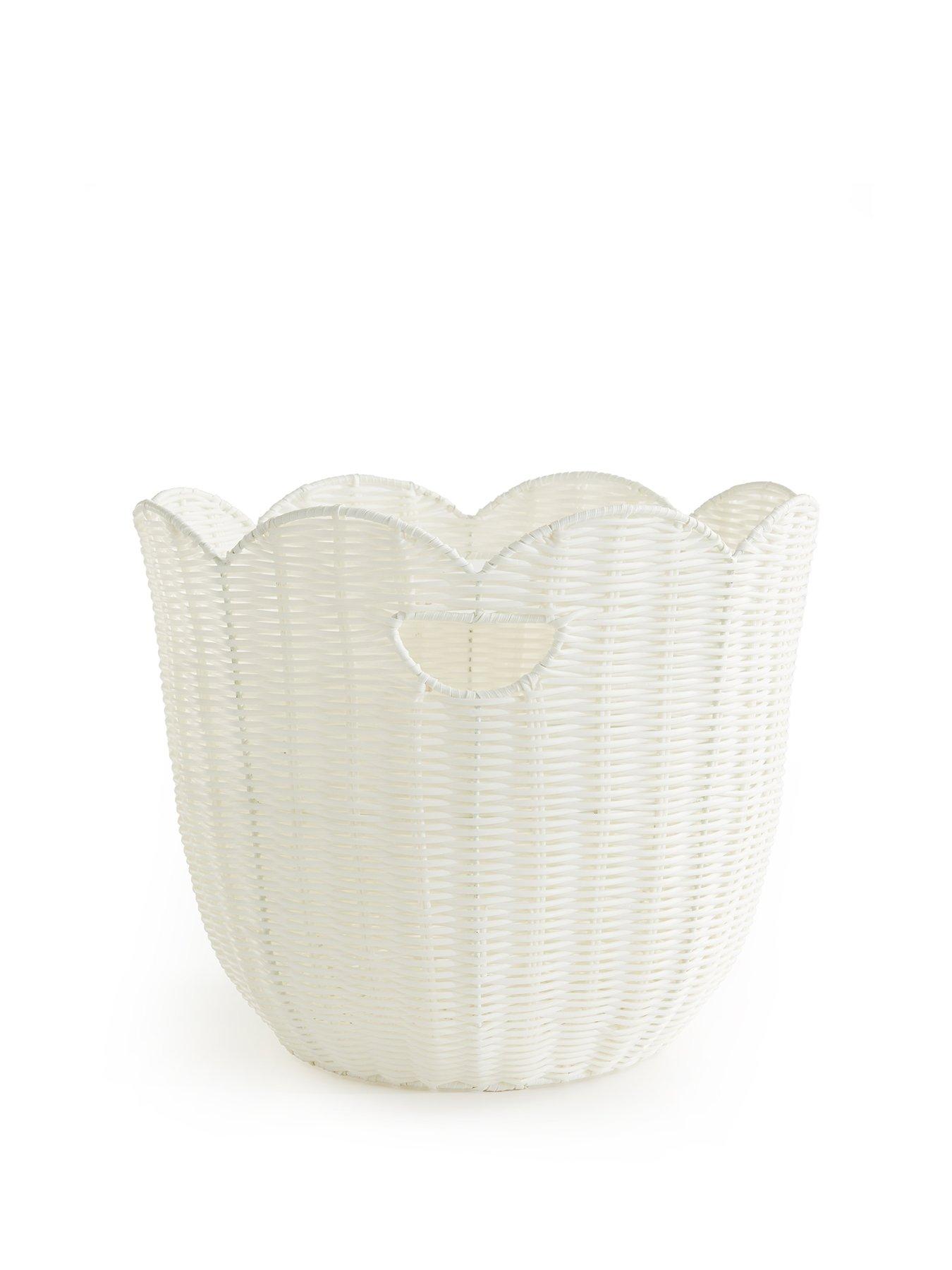 stillFront image of the-very-collection-scallop-round-basket-37cm