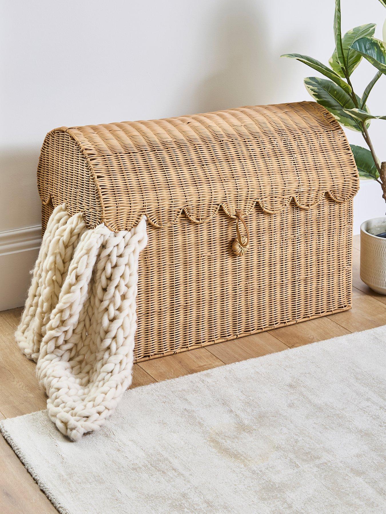 undefined Large Scalloped Polyrattan Storage Chest