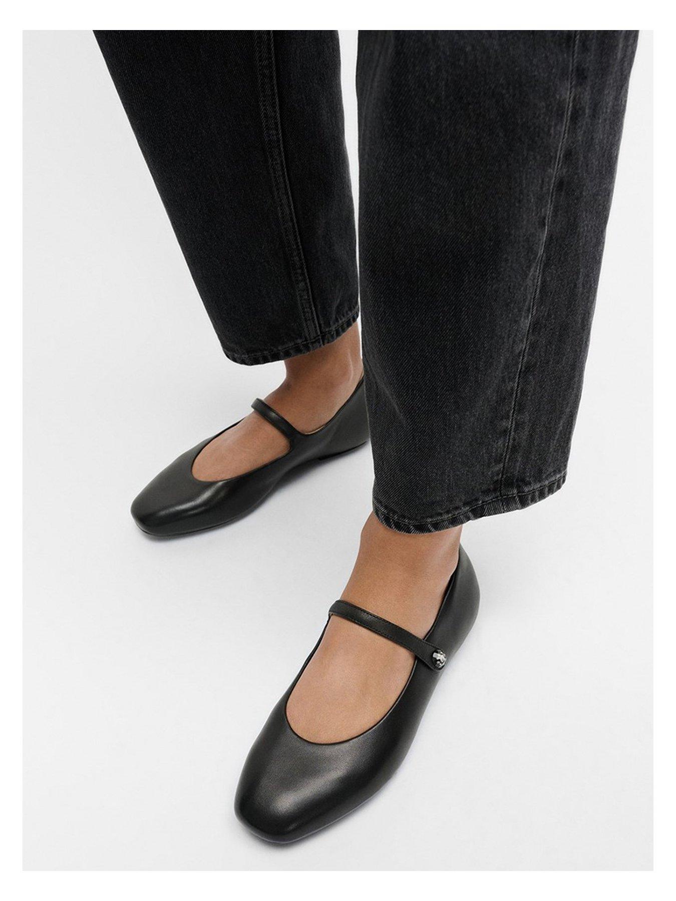 Image 4 of 6 of FitFlop Delicato Mary Jane - Pretty Detail - Black