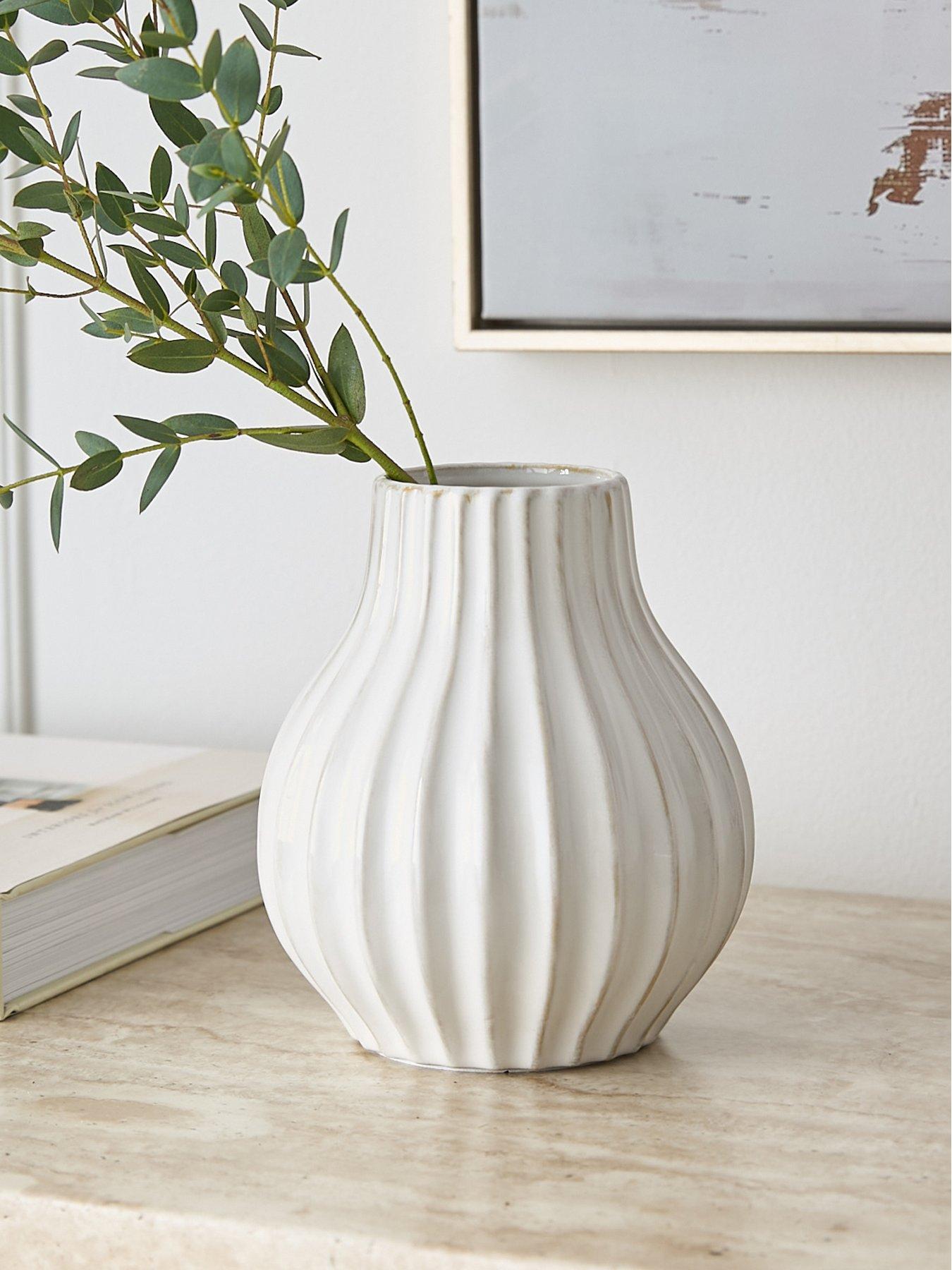 The Very Collection Ribbed Vase 15cm