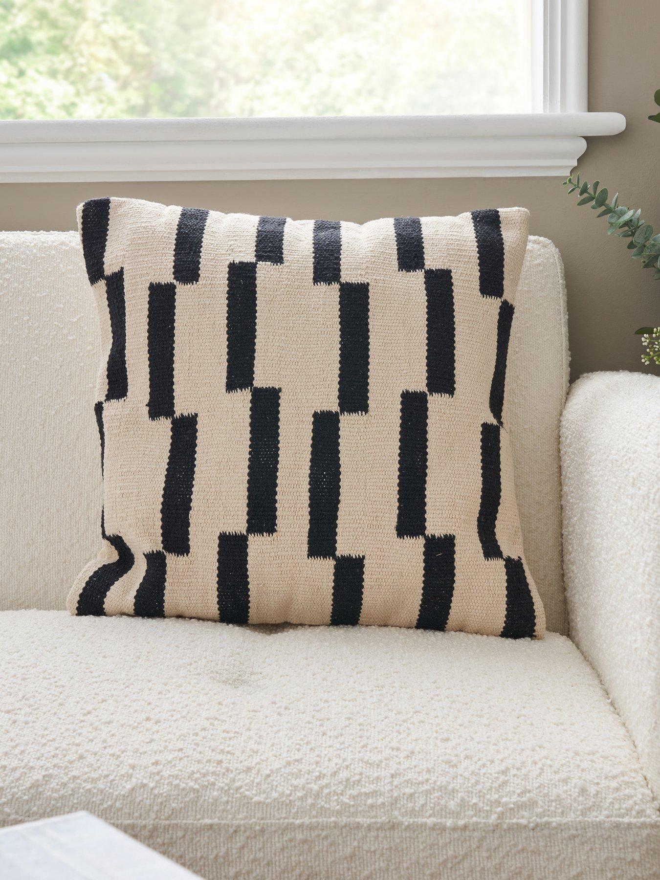 the-very-collection-woven-blocks-cushion