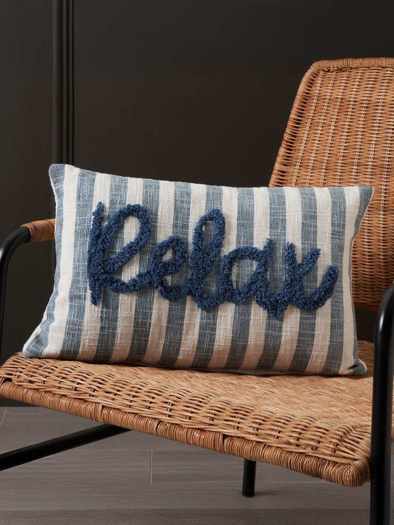 The Very Collection Relax Tufted Cushion