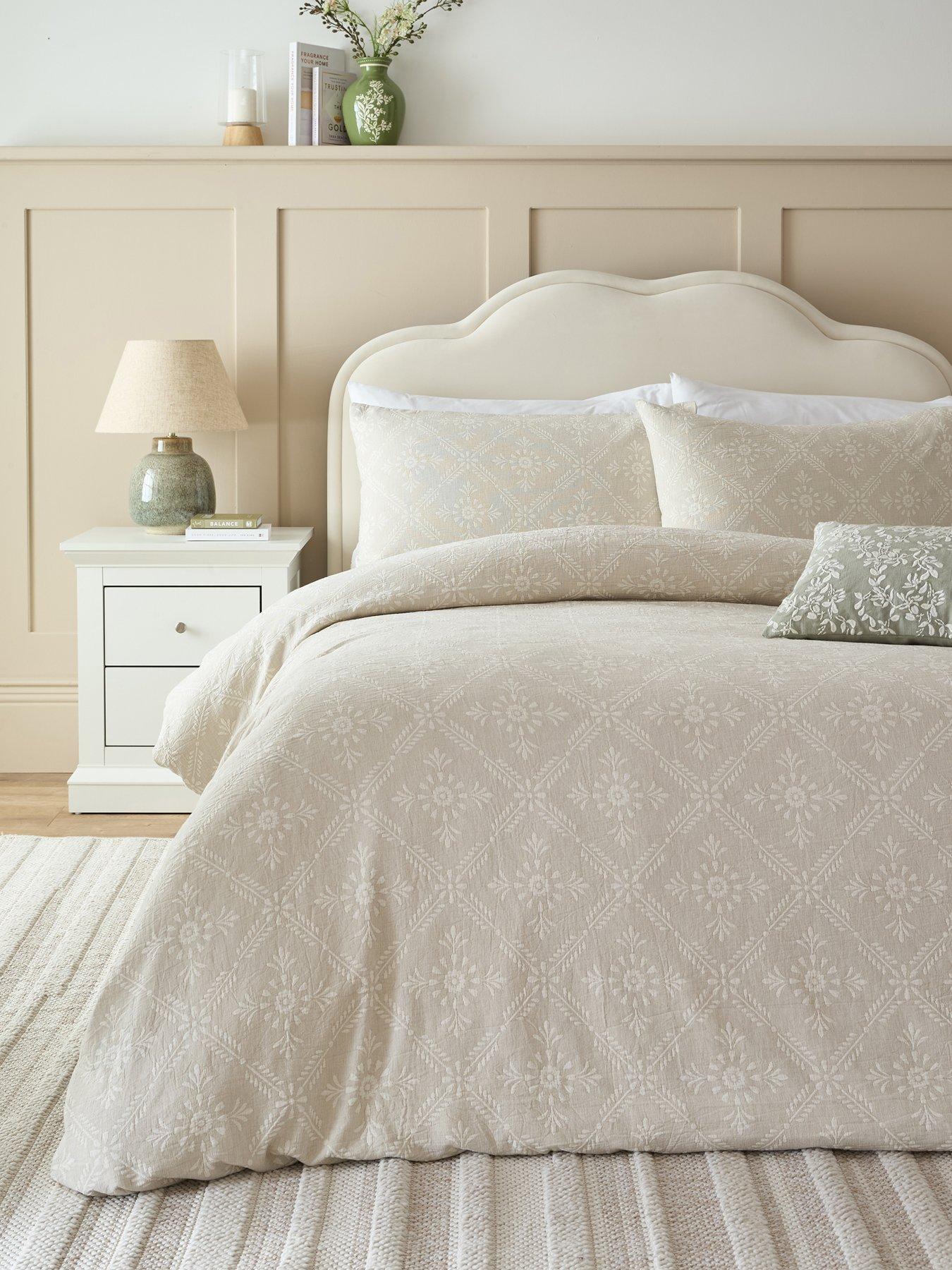 front image of very-home-country-floral-jacquard-duvet-cover-set