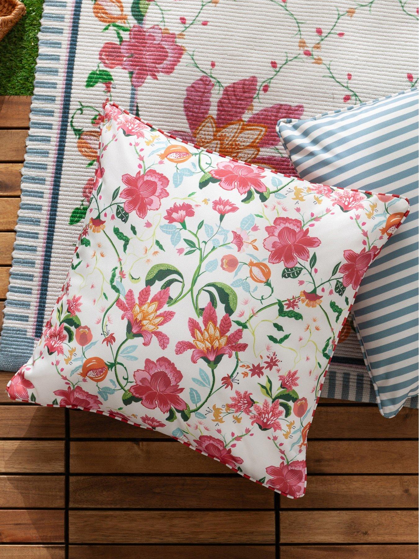 wylder-claudia-indooroutdoor-cushion