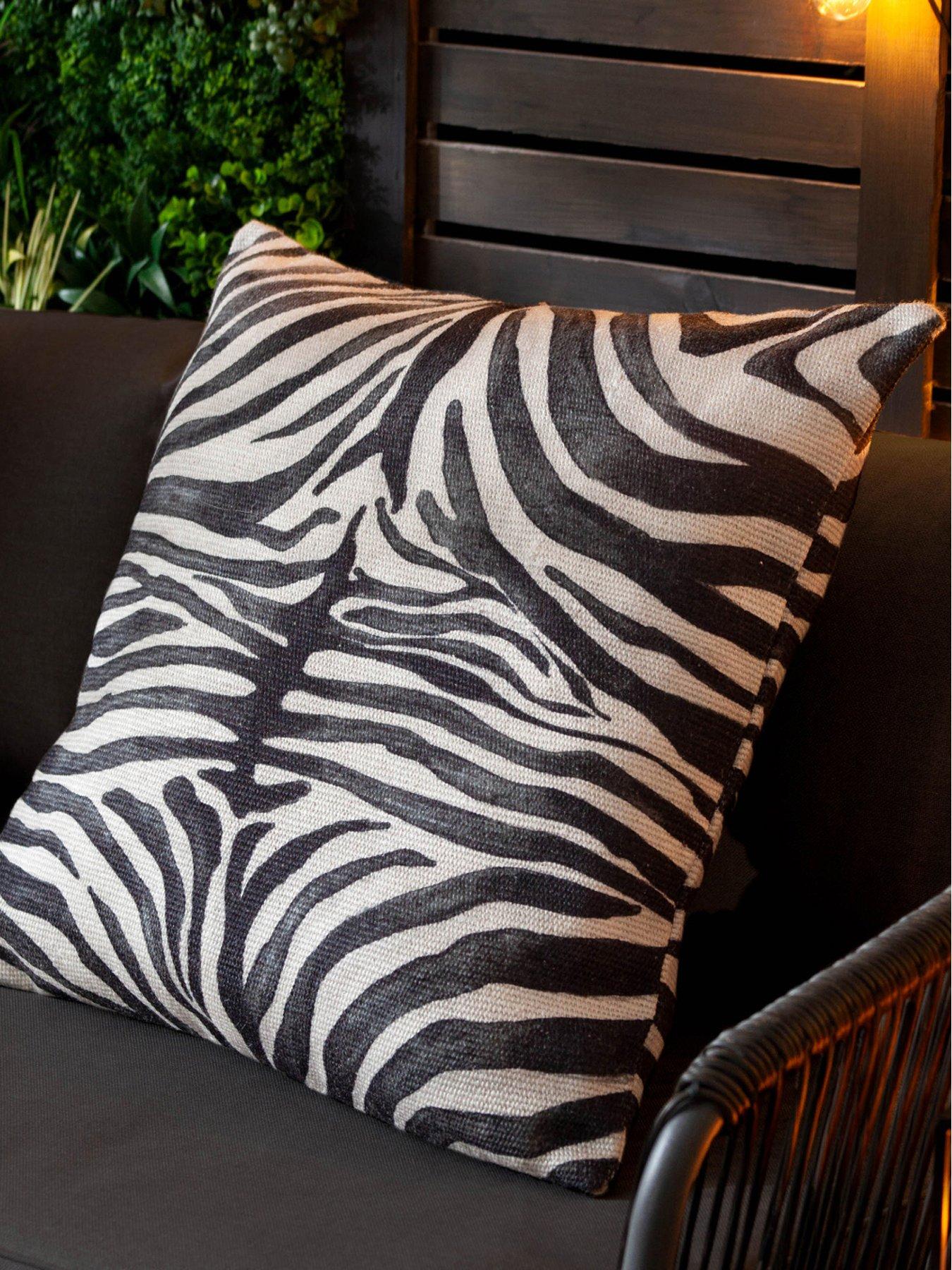 paoletti-leopardis-zebra-outdoor-cushion--59x59cm