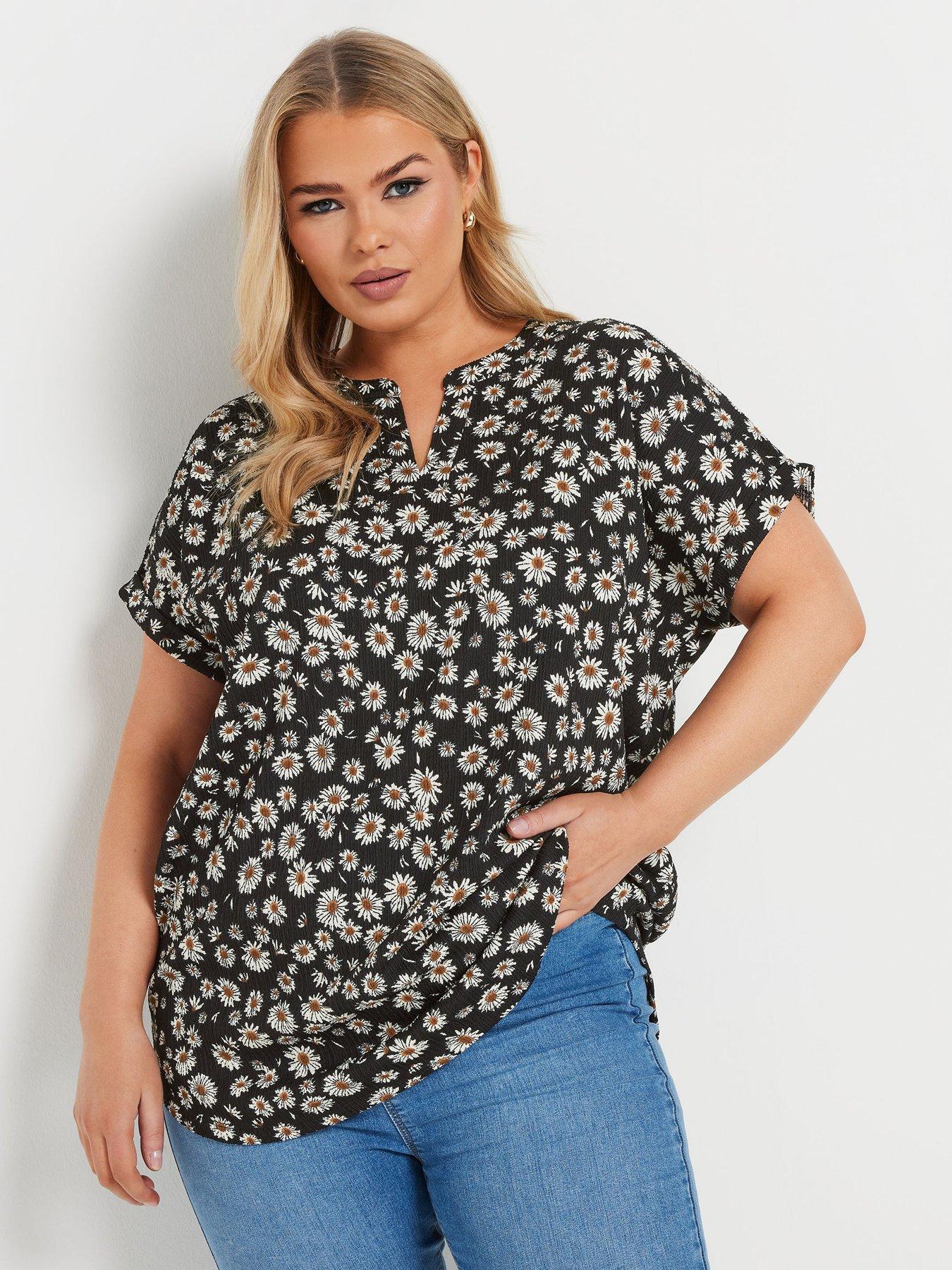 undefined Curve Notch Neck Textured T-Shirt - Black