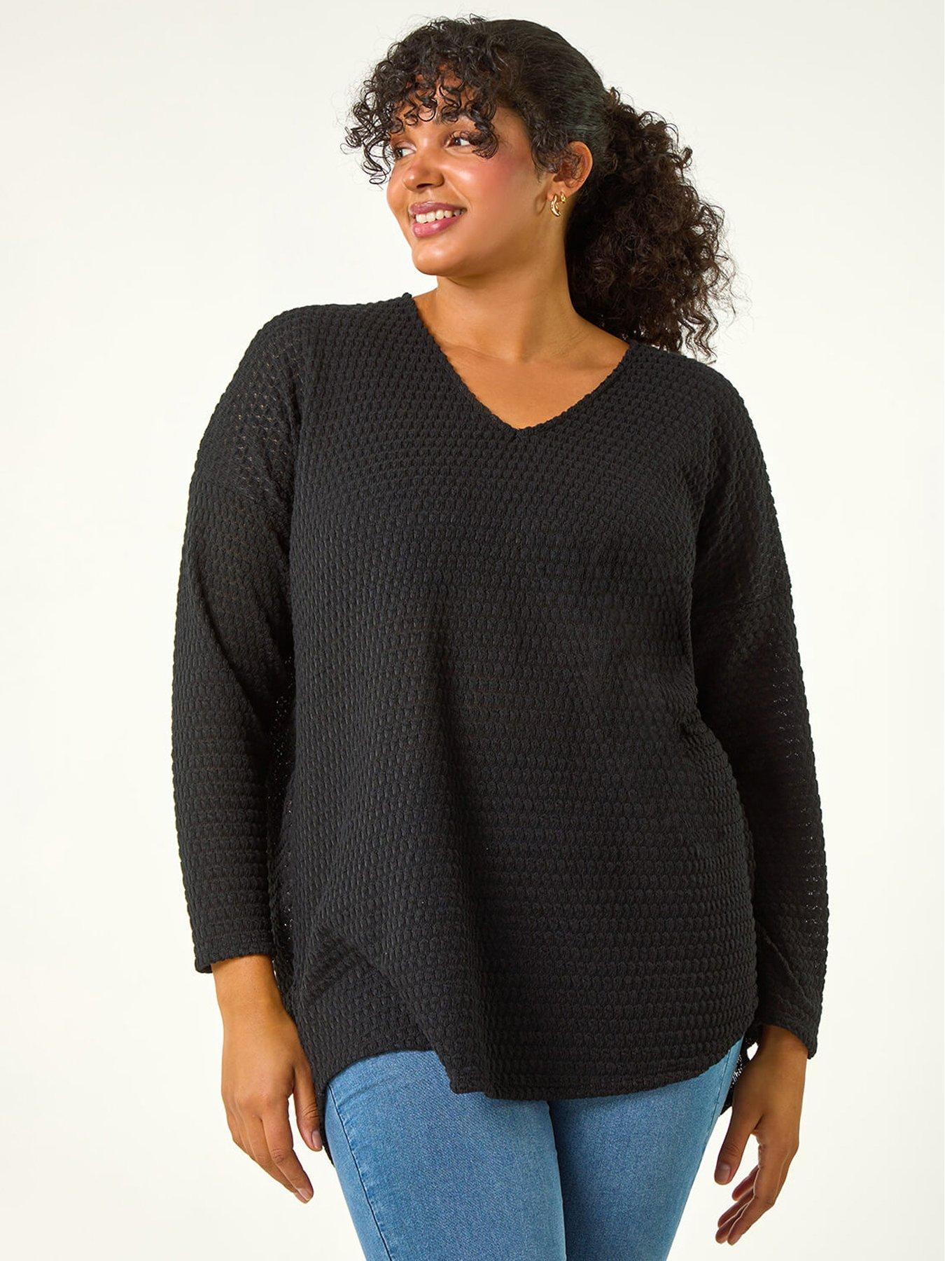 Roman Curve V-neck Crotchet Knit Top - Black