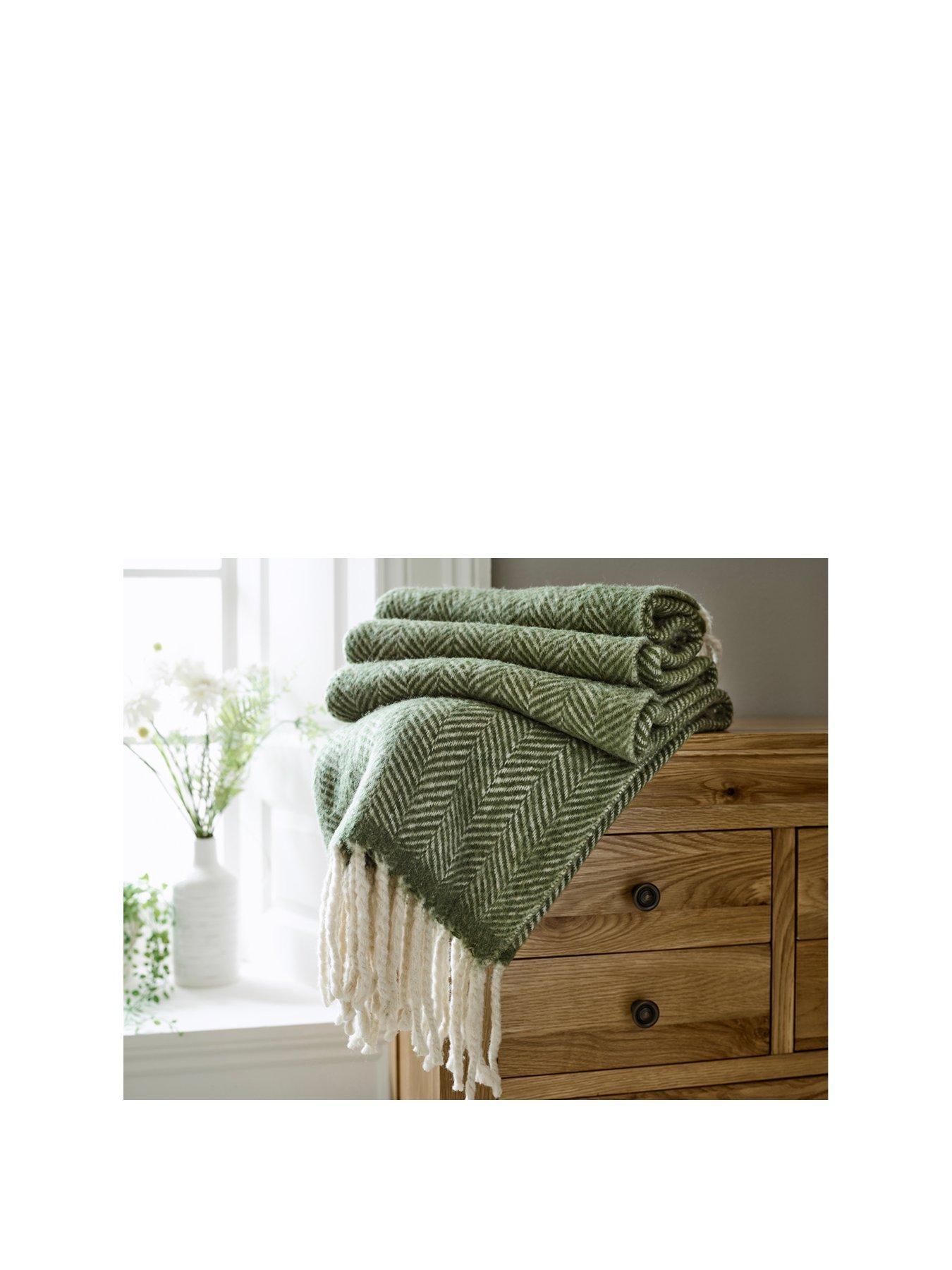  image of deyongs-moorland-100-wool-throw